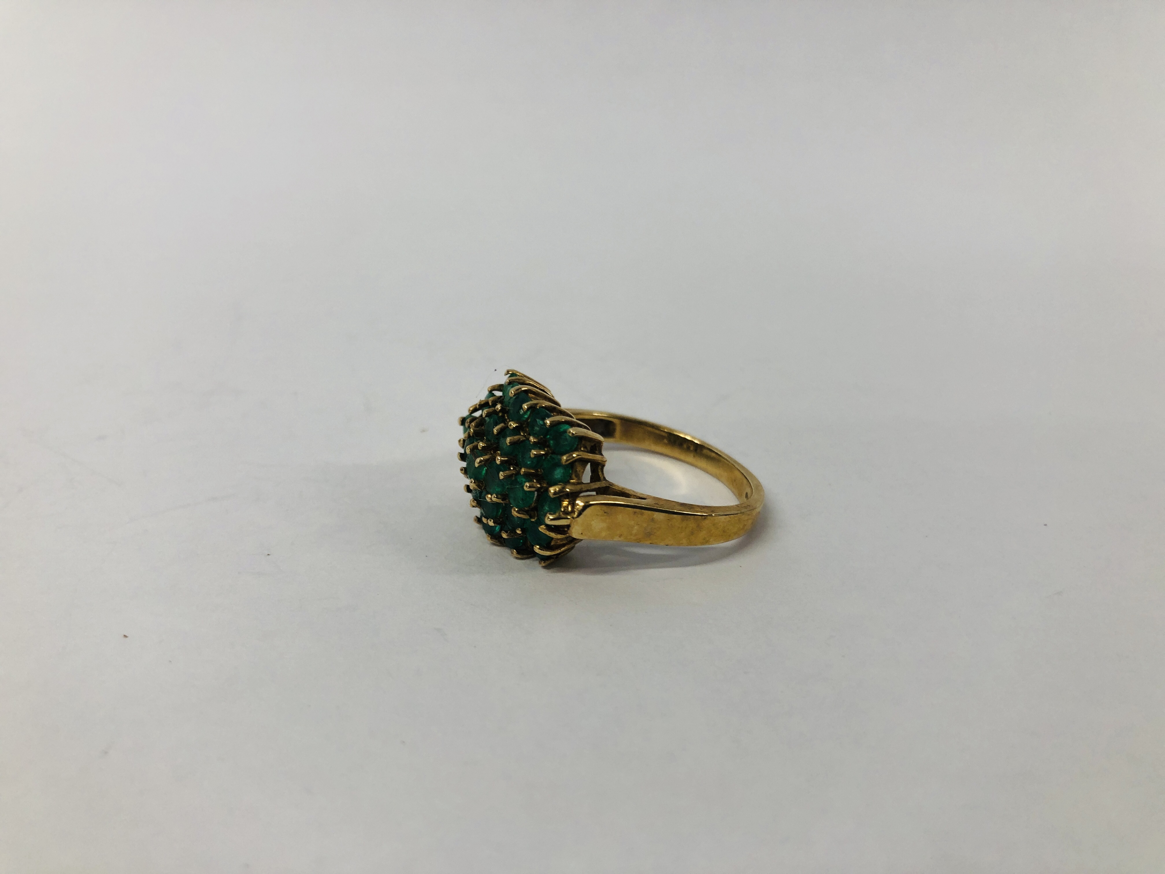 A 9CT. GOLD EMERALD CLUSTER RING. - Image 4 of 7