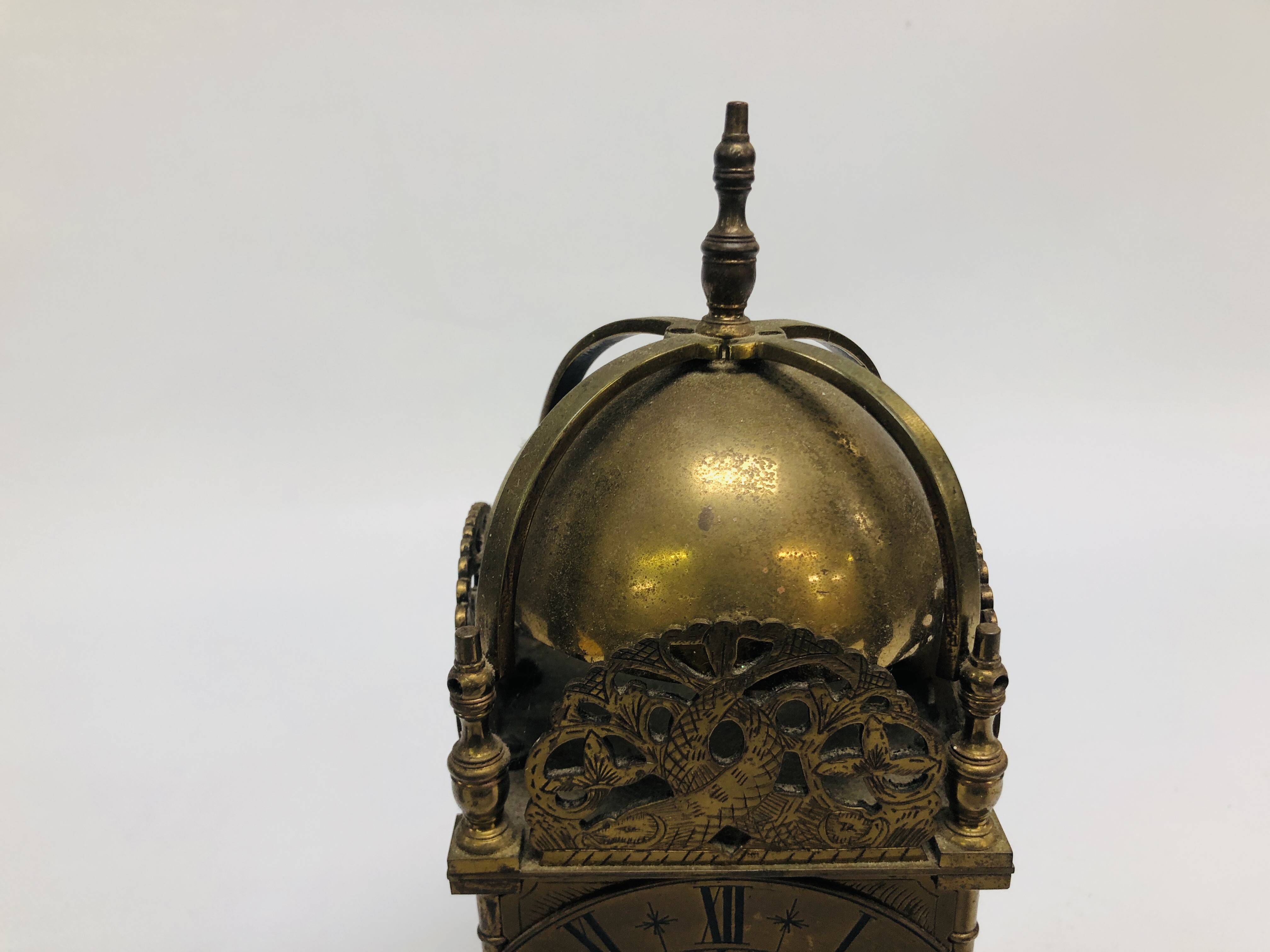 A FRENCH CARRIAGE CLOCK, THE FACE BEING PLASTIC + A MANTEL CLOCK OF LANTERN FORM. - Image 7 of 12