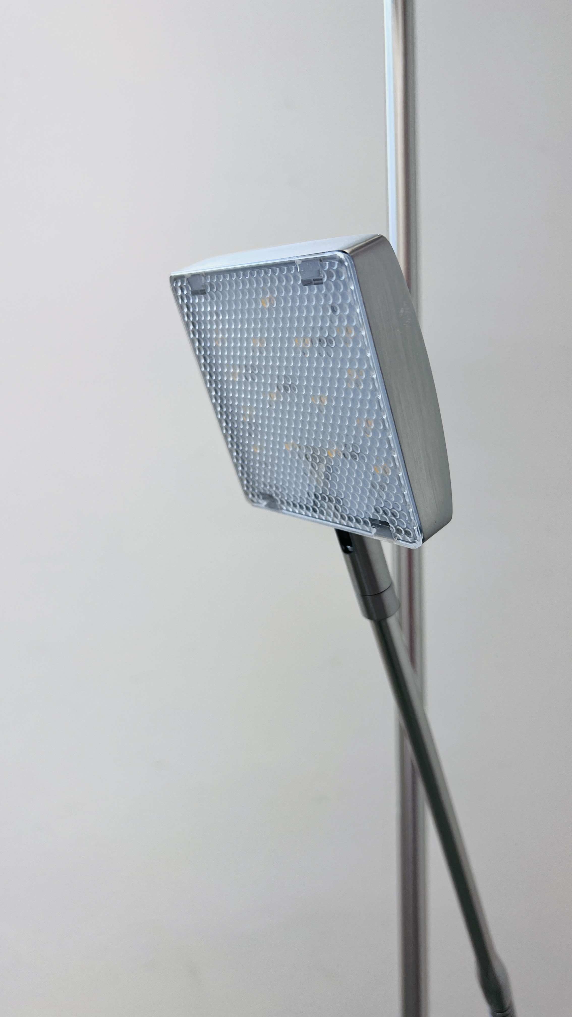 A MODERN STAINLESS STEEL FINISH ANGLE POISE LED LAMP WITH READING LIGHT - SOLD AS SEEN. - Image 5 of 11