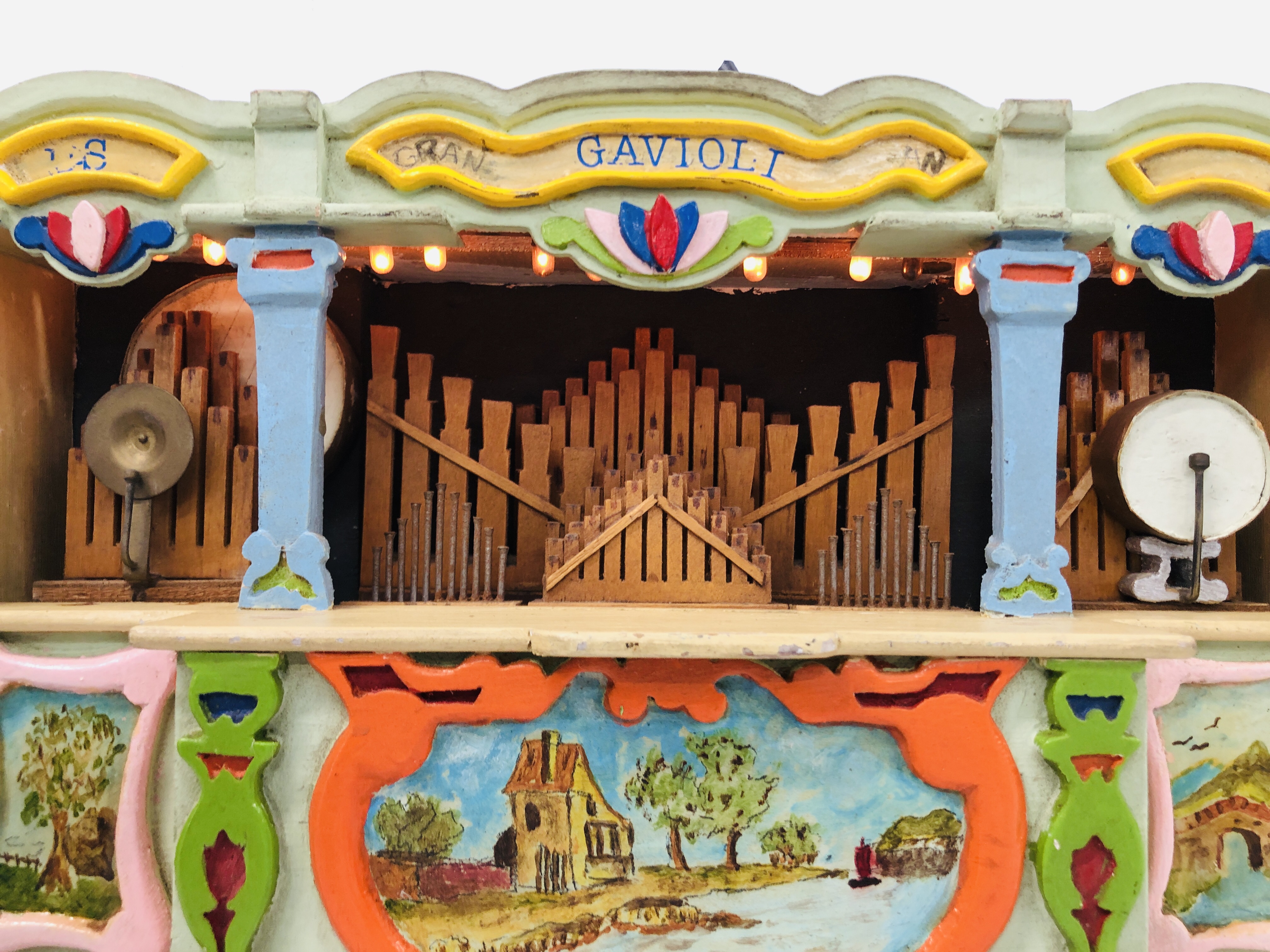 THREE SCRATCH BUILT MUSIC CARNIVAL DISPLAYS. - Bild 3 aus 7