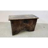 AN ANTIQUE OAK BLANKET BOX W 81CM, D 37CM, H 52CM.