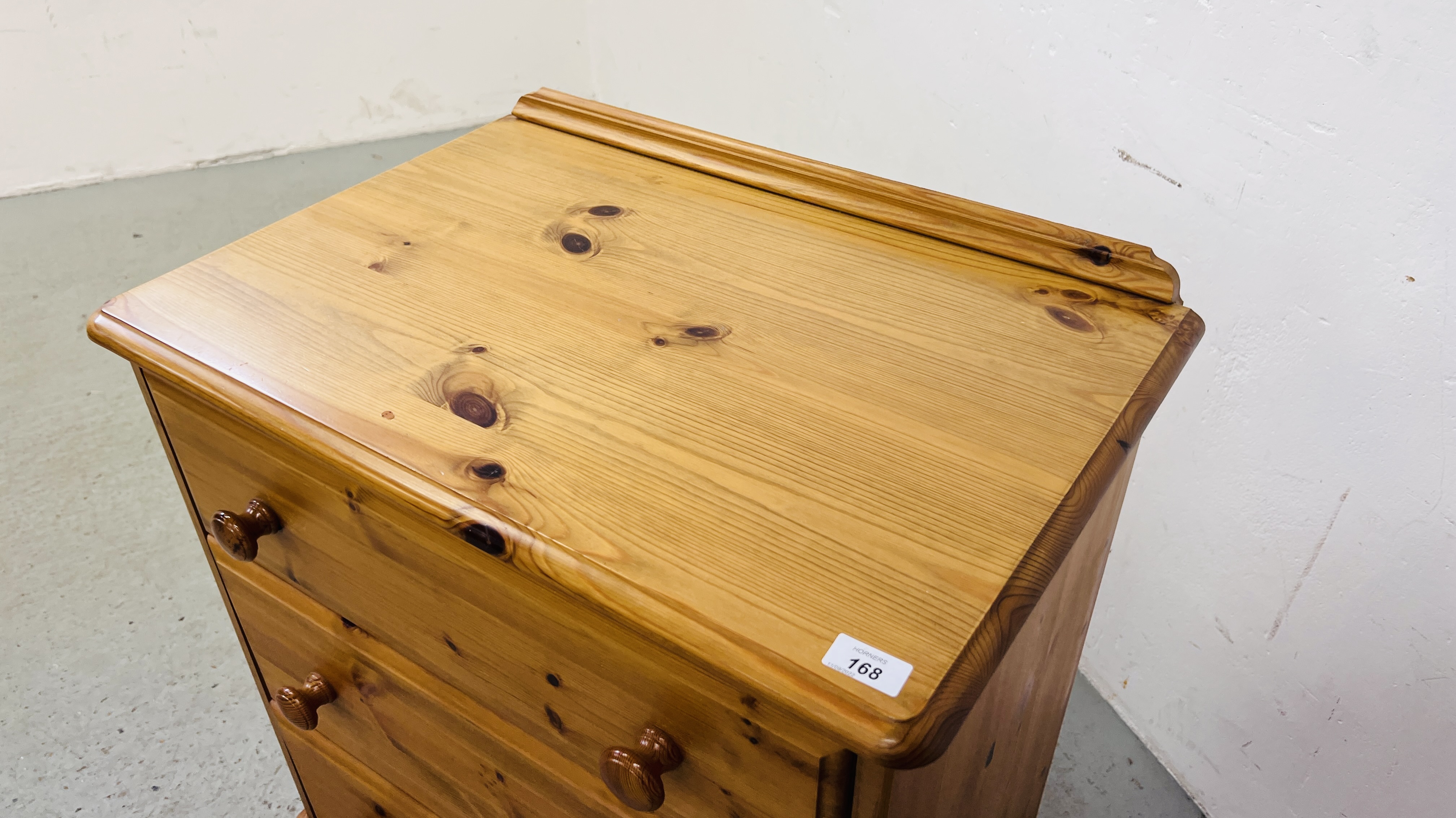 A GOOD QUALITY HONEY PINE THREE DRAWER CHEST OF DRAWERS WIDTH 67CM. DEPTH 46CM. HEIGHT 77CM. - Image 2 of 8