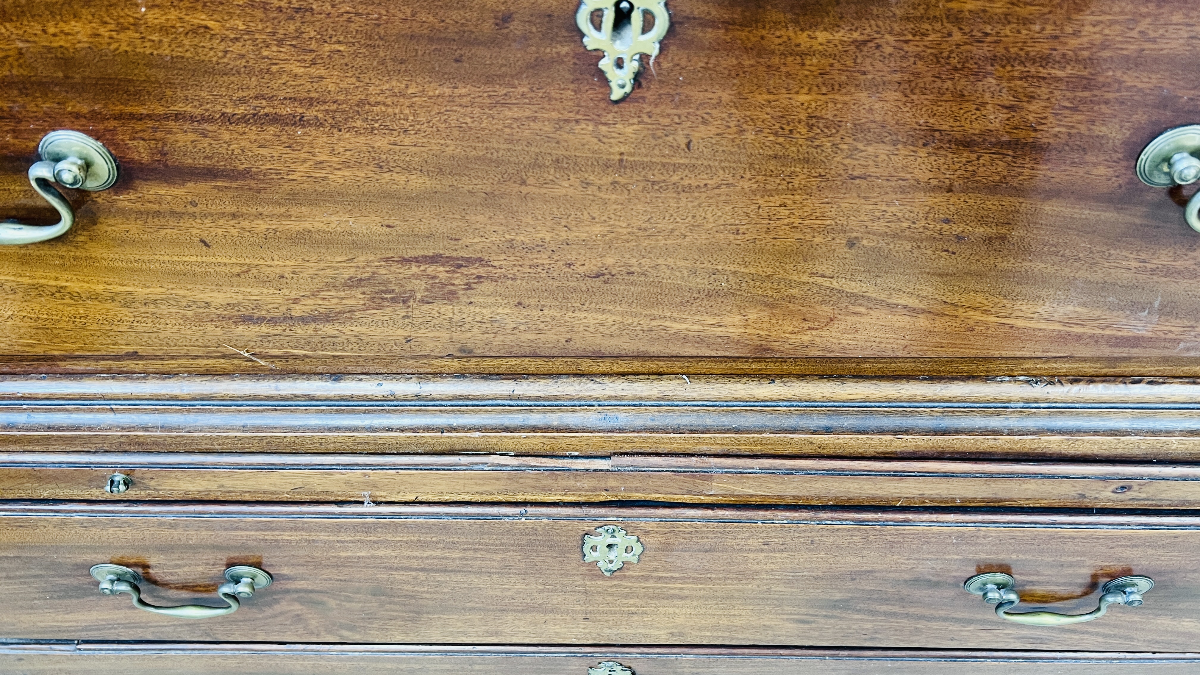 A GEORGE III MAHOGANY CHEST ON CHEST, RETAINING ORIGINAL HANDLES, THE BASE WITH BRUSHING SLIDE, - Image 13 of 17