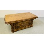 AN OAK TWO DRAWER COFFEE TABLE WITH CARVED DETAIL 120CM X 68CM.