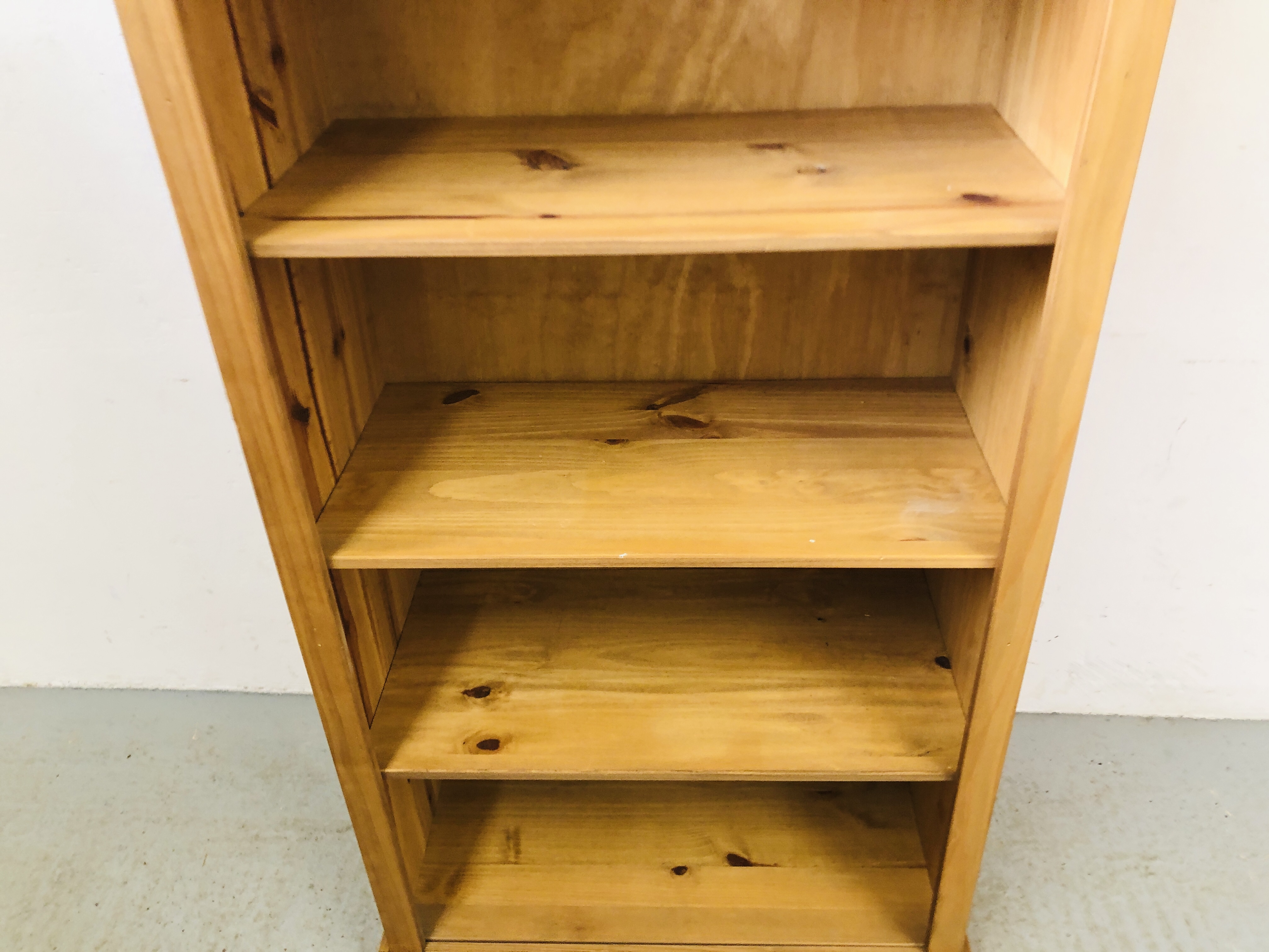 A MEXICAN PINE FULL HEIGHT BOOKSHELF W 81CM, D 40CM, H 184CM. - Image 3 of 6