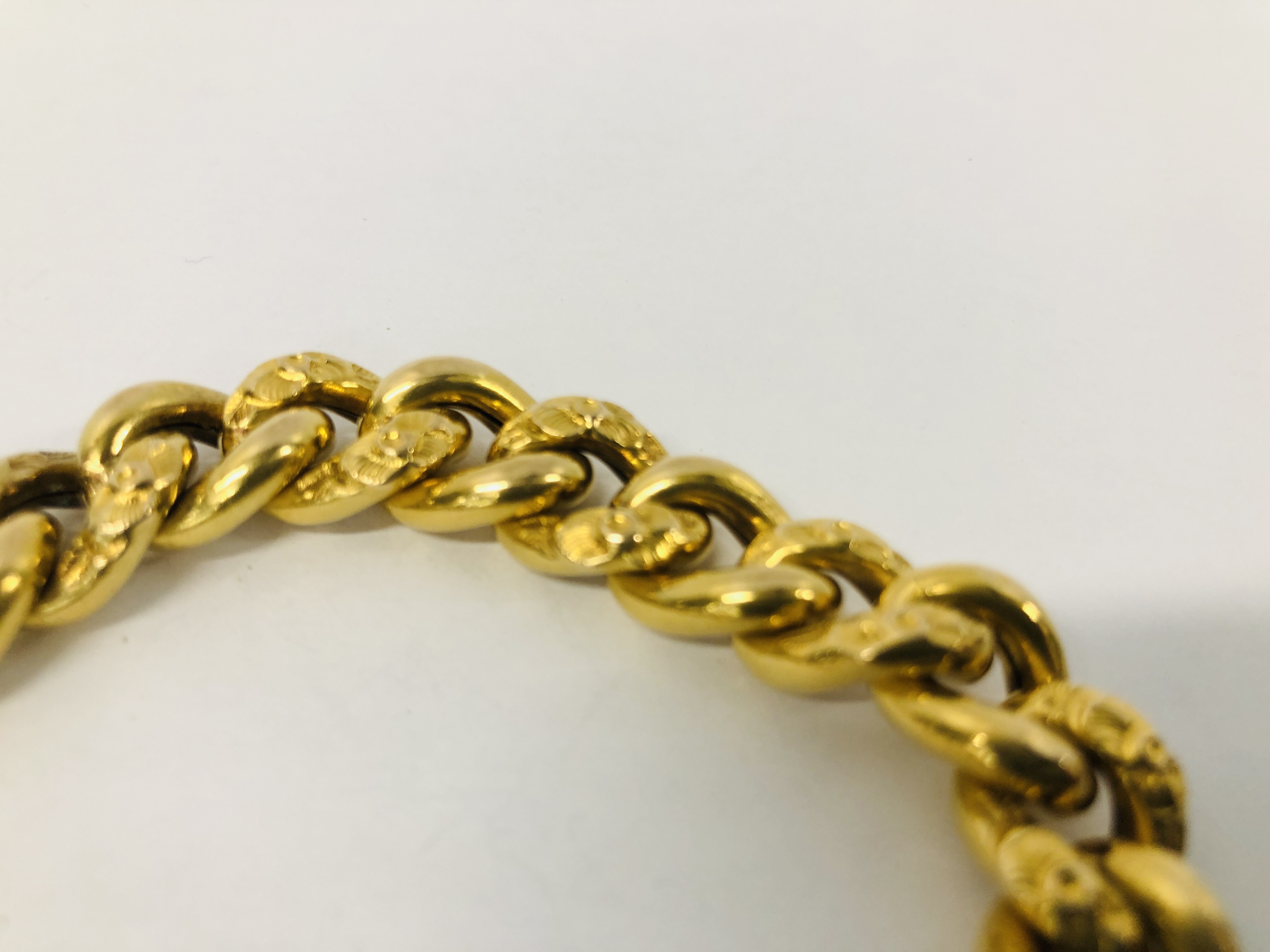 VINTAGE YELLOW METAL CURB BRACELET WITH SAFETY CHAIN (INDISTINCT MARKS). - Image 5 of 11