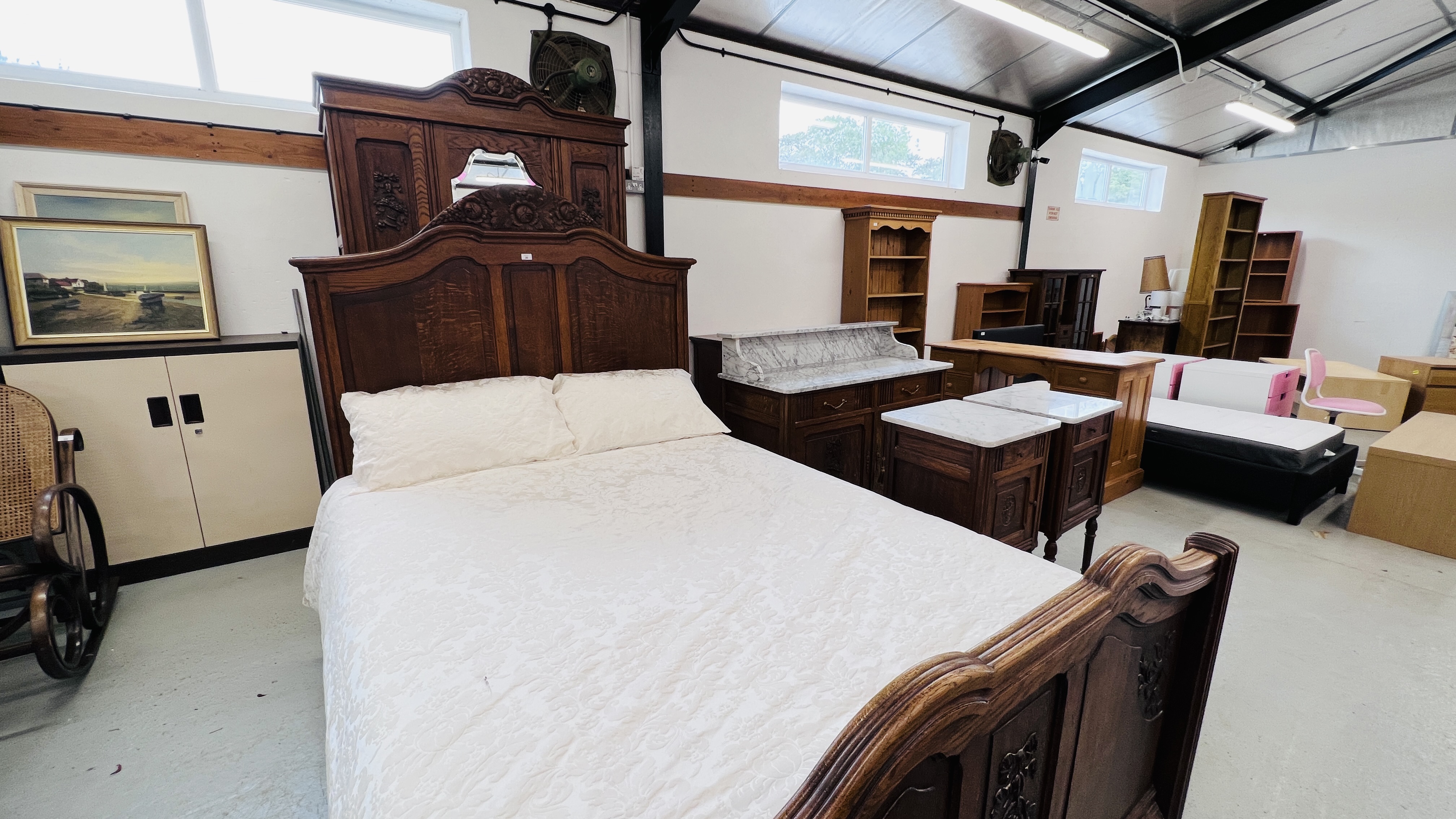 A DUTCH STYLE SOLID OAK FIVE PIECE BEDROOM SUITE COMPRISING OF DOUBLE BEDSTEAD WITH HIGH GROVE BEDS - Image 2 of 23