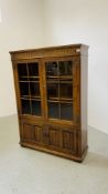 A GOOD QUALITY REPRODUCTION OAK TWO DOOR GLAZED DISPLAY CABINET ON TWO DOOR CUPBOARD BASE W 97CM,