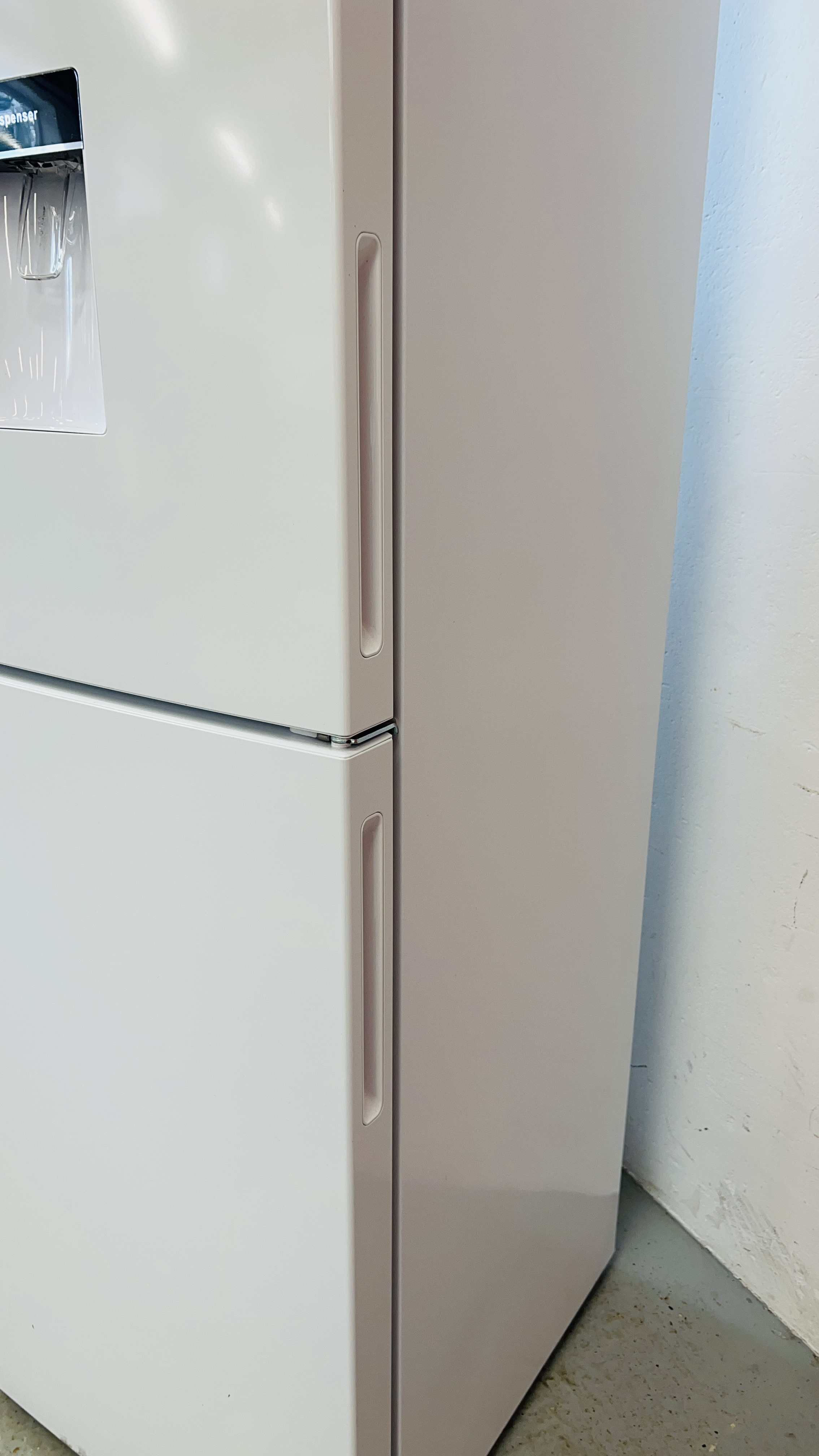 KENWOOD FROST FREE FRIDGE FREEZER WITH WATER DISPENSER - SOLD AS SEEN. - Image 7 of 11