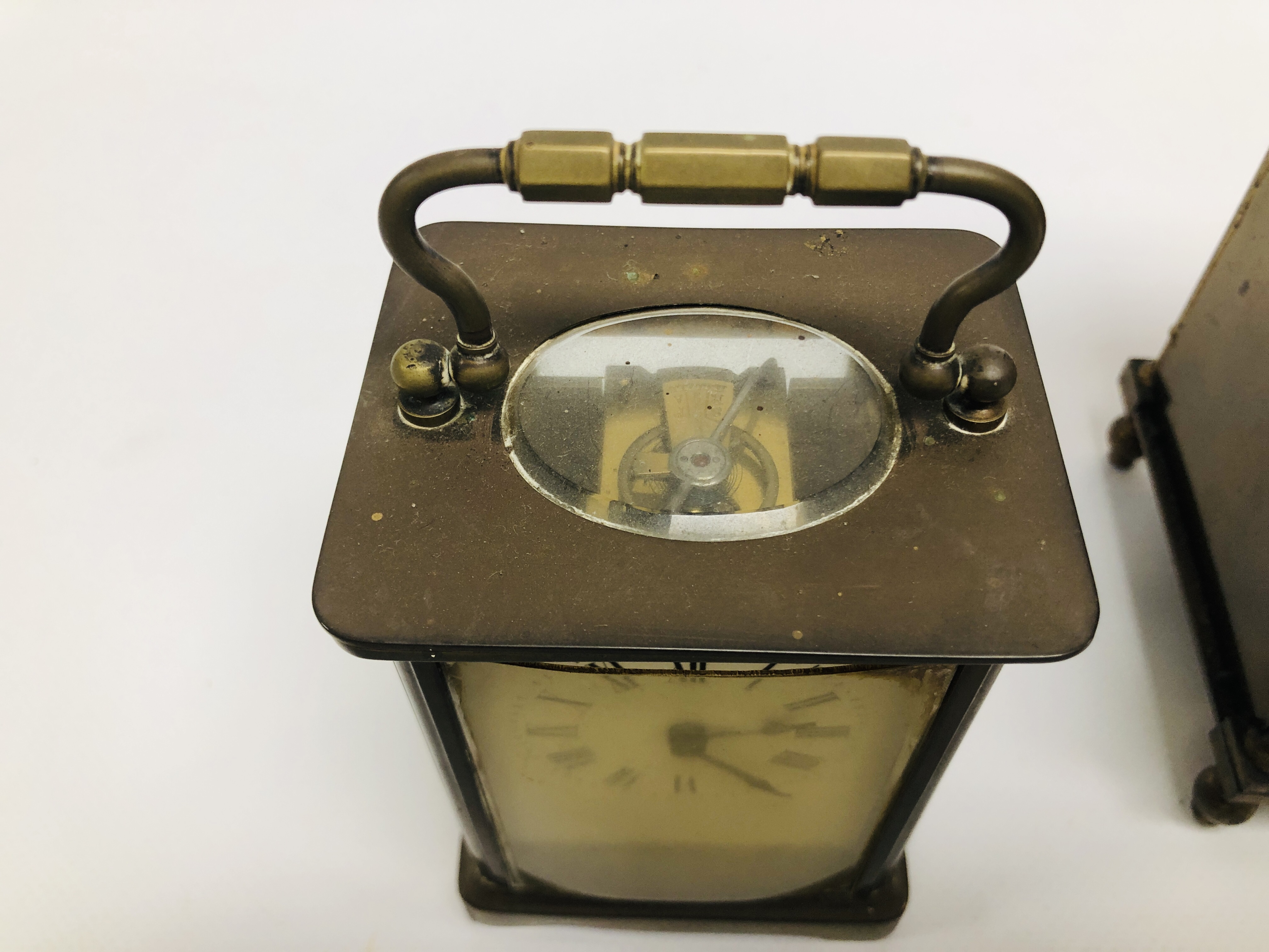 A FRENCH CARRIAGE CLOCK, THE FACE BEING PLASTIC + A MANTEL CLOCK OF LANTERN FORM. - Image 3 of 12