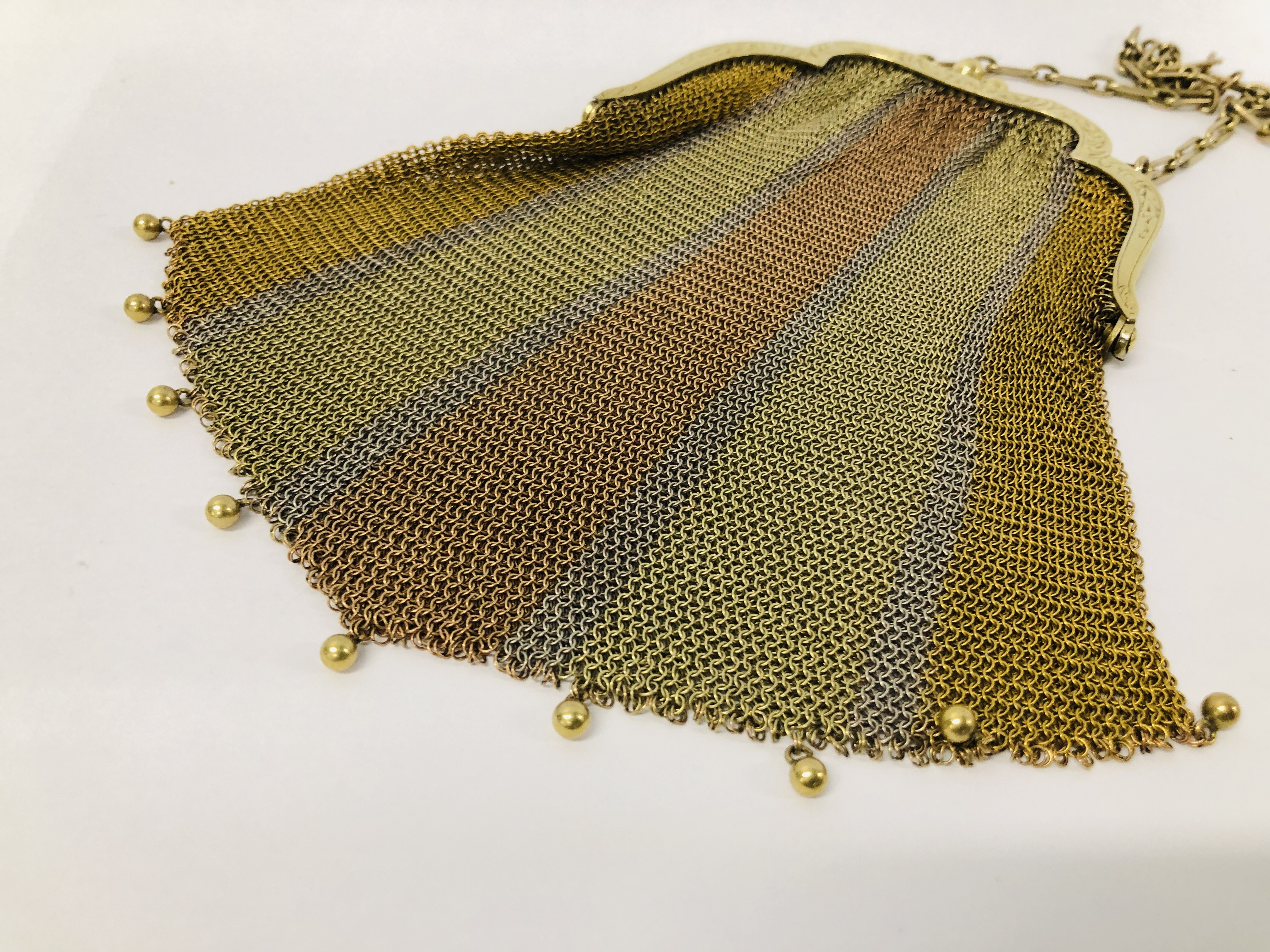 VINTAGE CHAIN MAIL PURSES YELLOW METAL TRI-COLOURED DESIGN (INDISTINCT MARKS). - Image 2 of 9