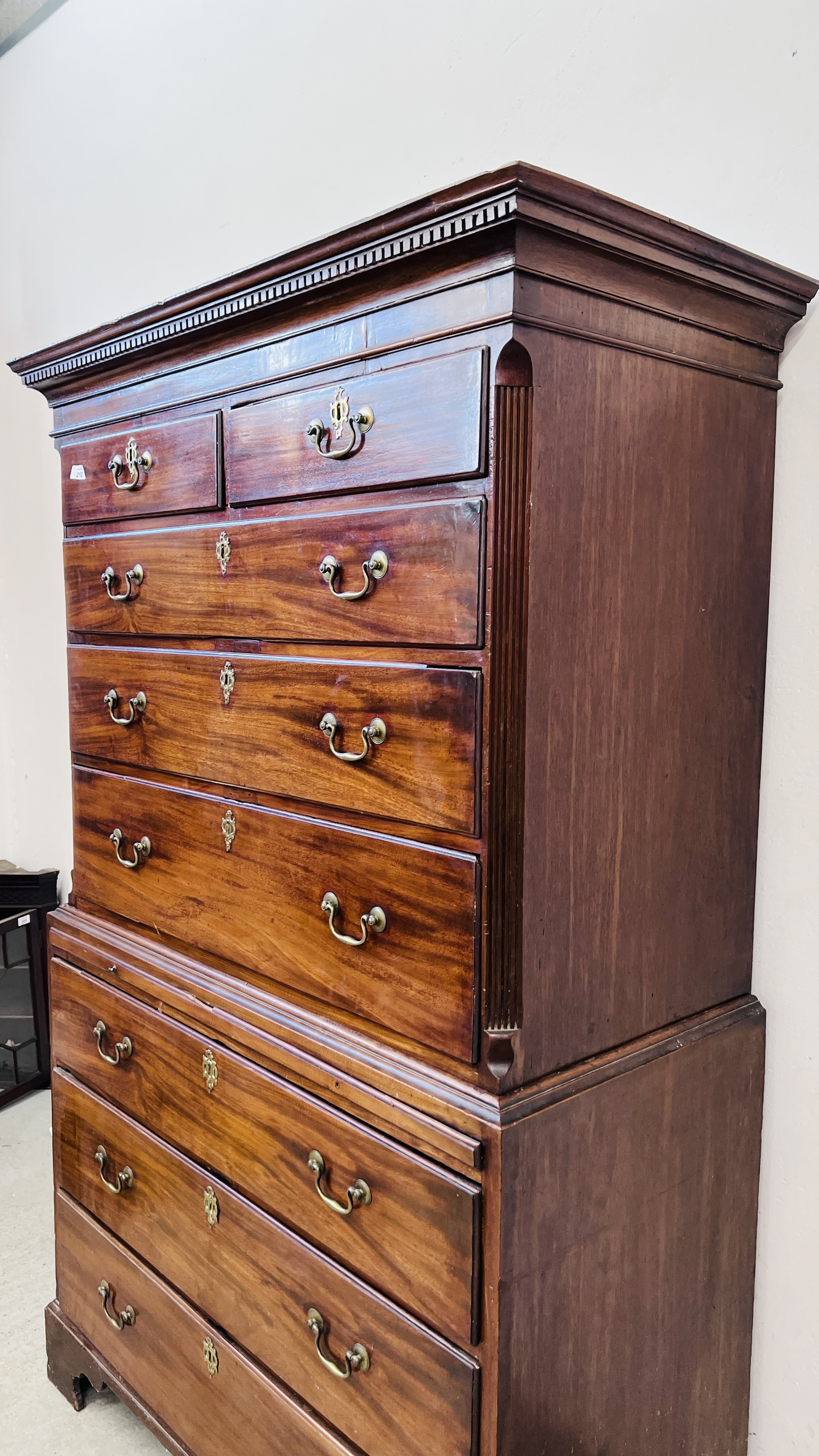 A GEORGE III MAHOGANY CHEST ON CHEST, RETAINING ORIGINAL HANDLES, THE BASE WITH BRUSHING SLIDE, - Image 4 of 17