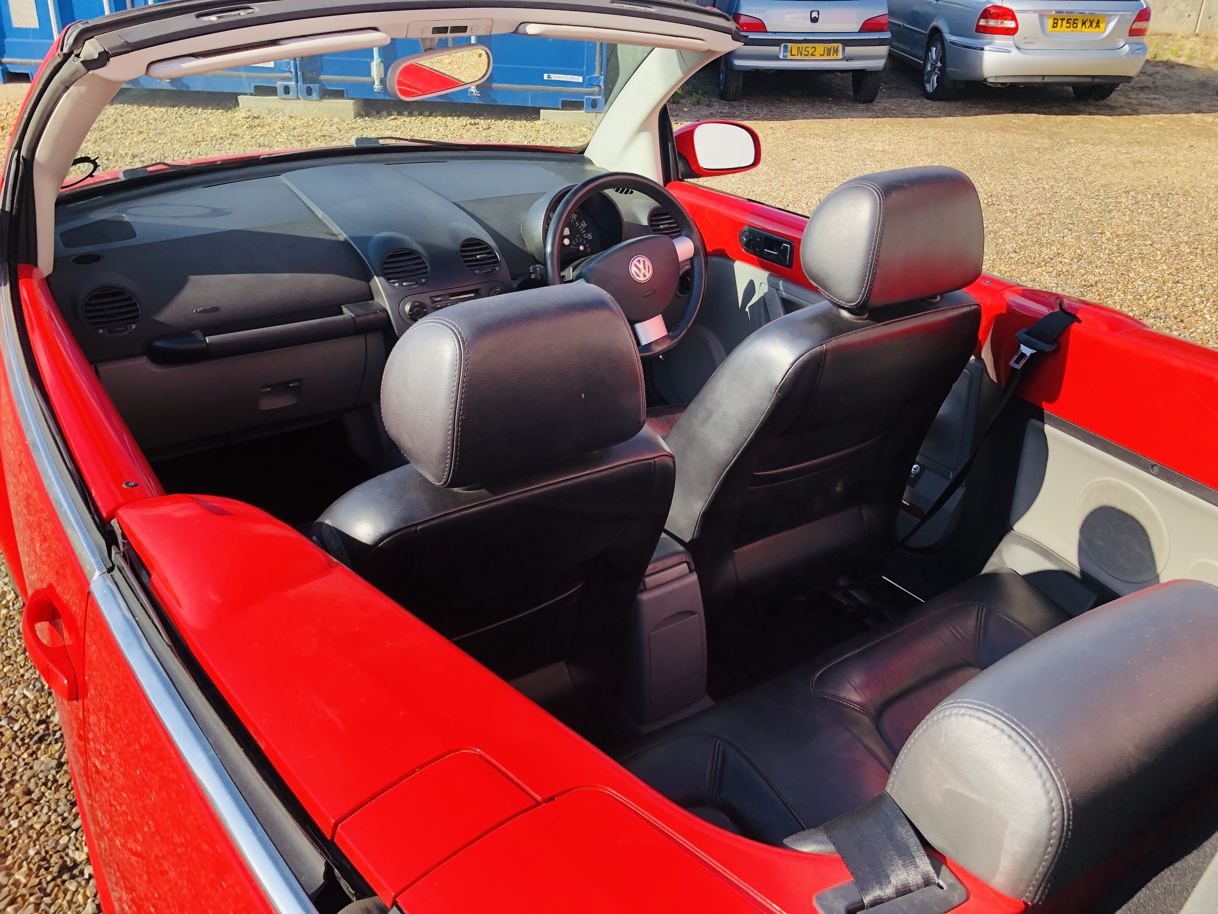 VOLKSWAGEN BEETLE CABRIOLET CONVERTIBLE - GP03 BVY. FIRST REG: 23.05.2003. RED. 1984cc. PETROL. - Image 14 of 15