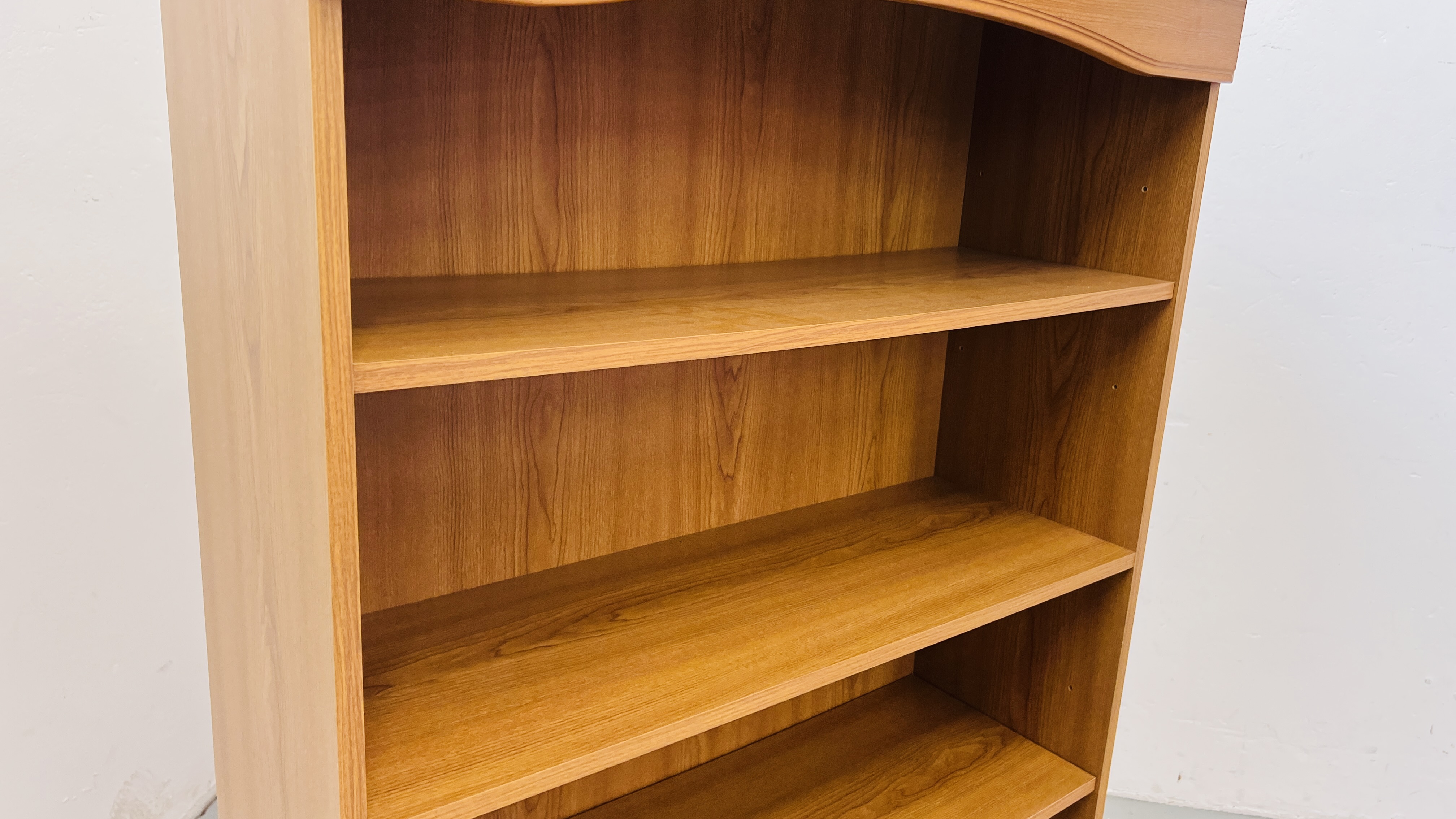 MODERN CHERRY WOOD FINISH OPEN BOOKCASE W 84CM, D 33CM, H 120CM. - Image 3 of 5