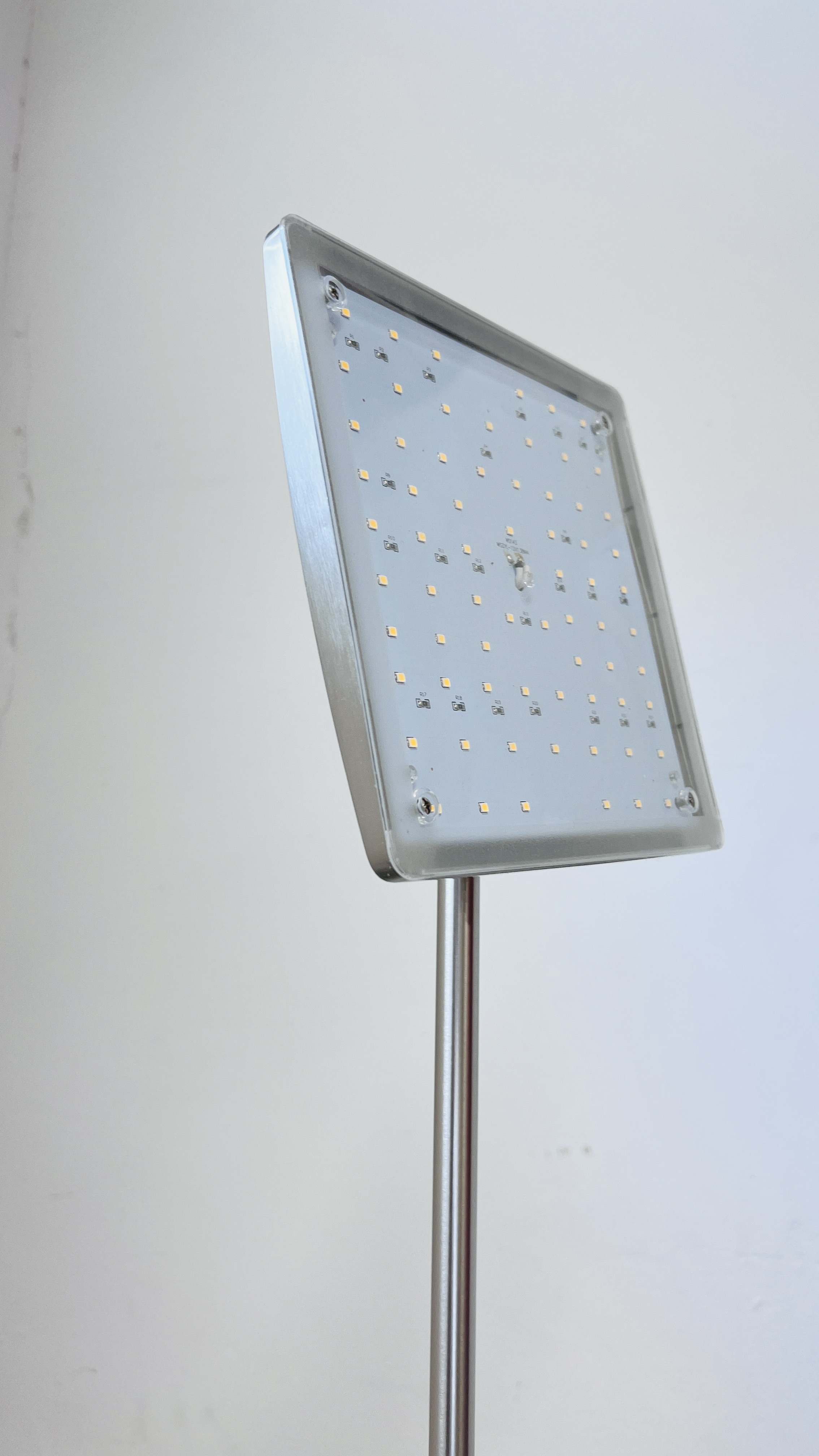 A MODERN STAINLESS STEEL FINISH ANGLE POISE LED LAMP WITH READING LIGHT - SOLD AS SEEN. - Image 4 of 11