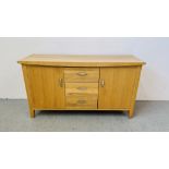 MODERN LIGHT OAK FINISH THREE DRAWER TWO DOOR SIDEBOARD WIDTH 137CM. DEPTH 45CM. HEIGHT 75CM.