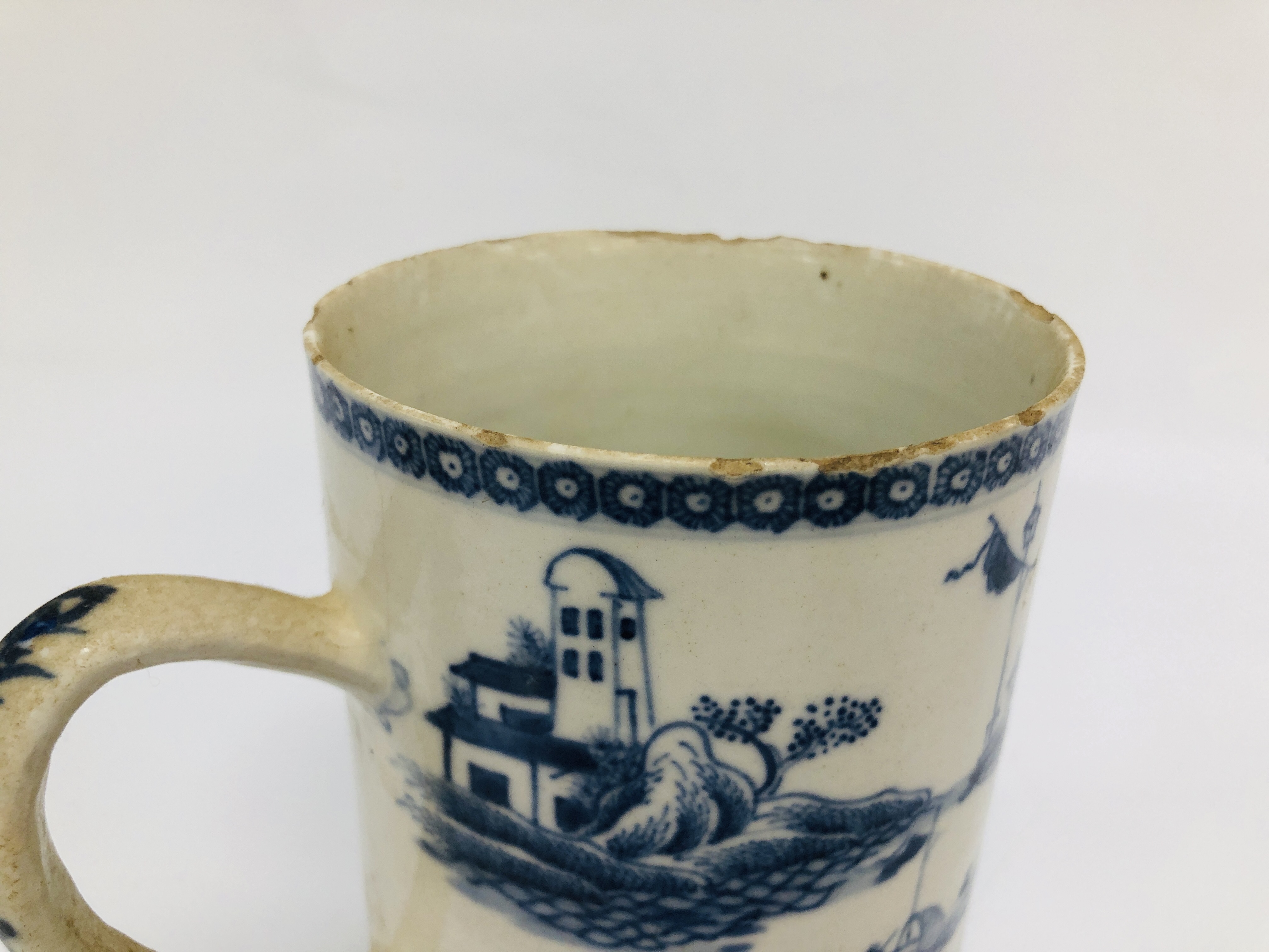 A WORCESTER CYLINDRICAL TANKARD DECORATED WITH PRUNUS BLOSSOM ON BRANCHES, H 11. - Image 12 of 19