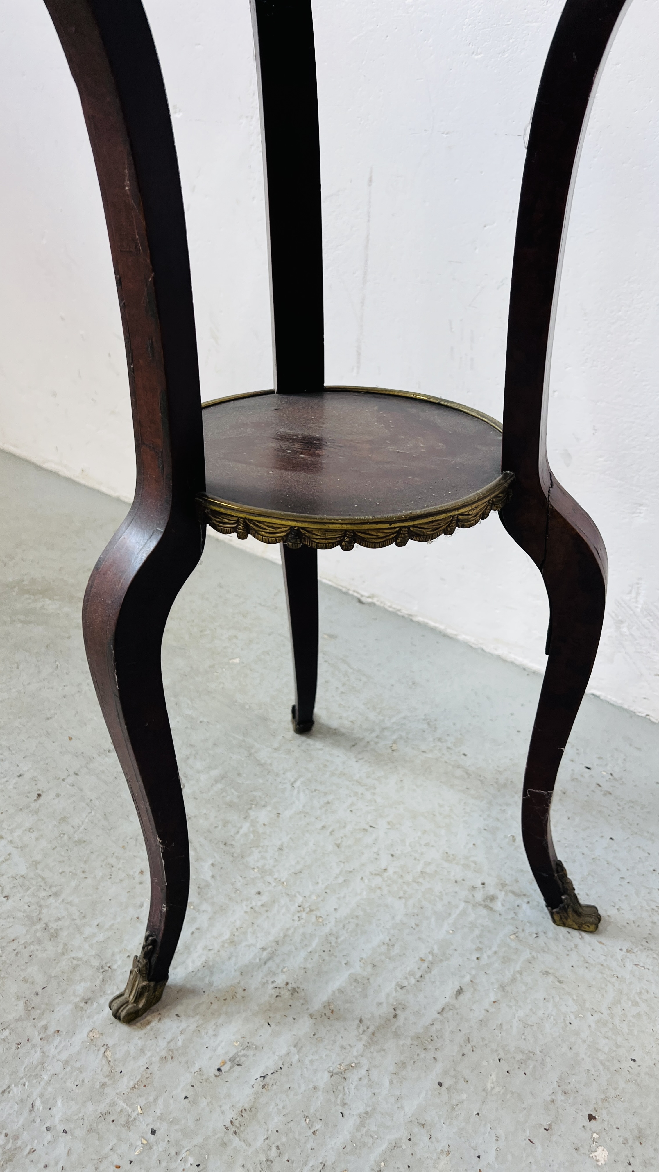 AN EARLY C19th FRENCH WALNUT AND MARQUETRY CIRCULAR TABLE WITH UNDERTIER, H 76CM. - Image 6 of 7