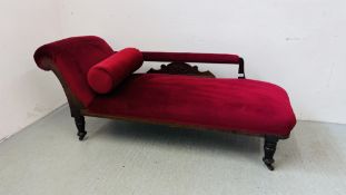 OAK FINISHED CHAISE LOUNGE, RED VELVET UPHOLSTERY, LENGTH 170CM.