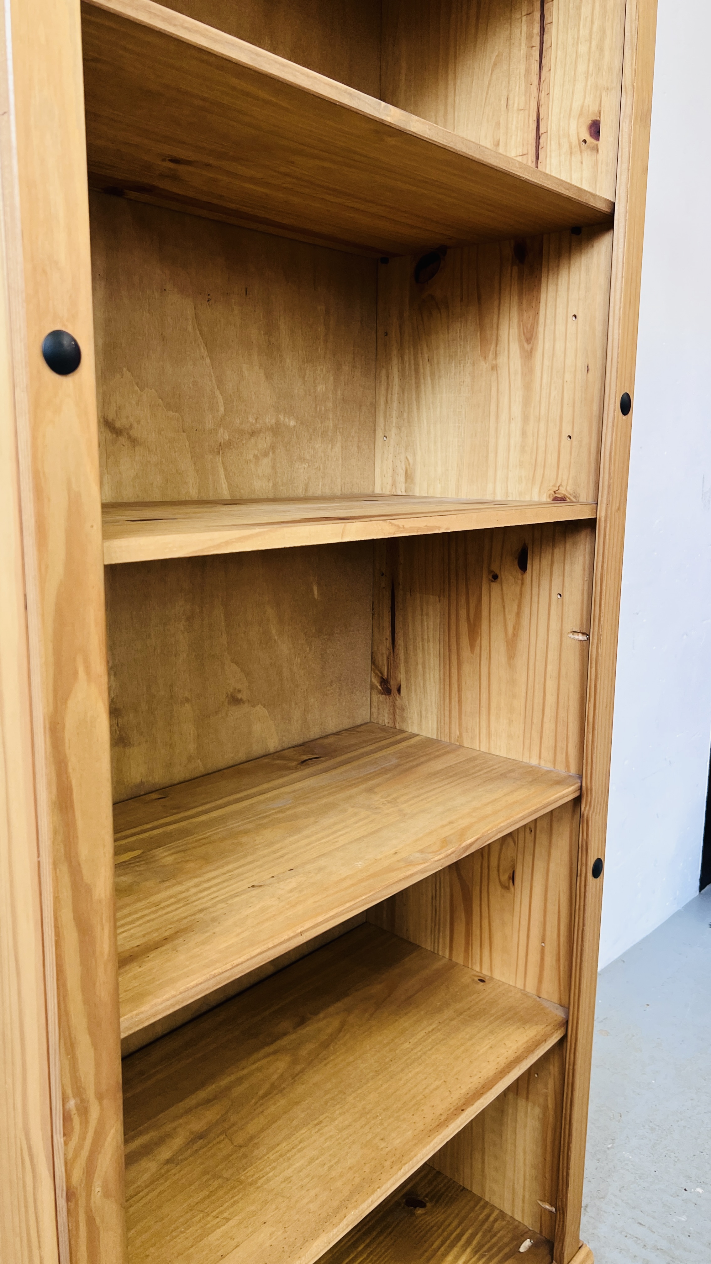 A MEXICAN PINE FULL HEIGHT BOOKSHELF W 81CM, D 40CM, H 184CM. - Image 7 of 9