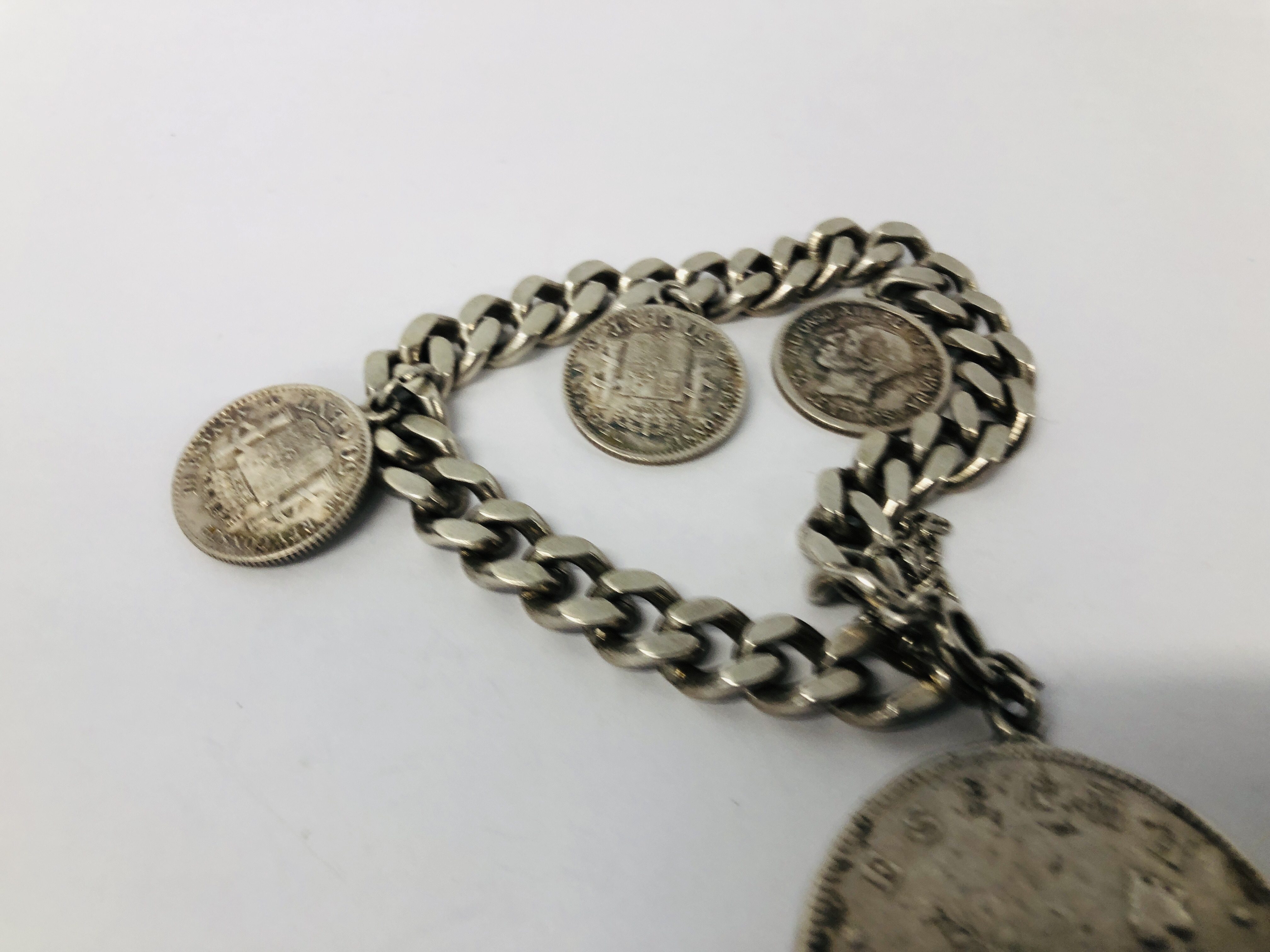 VINTAGE WHITE METAL FLAT LINK CURB BRACELET WITH SAFETY CHAIN HAVING A SPANISH 5 PESETA 1870 COIN - Image 3 of 7