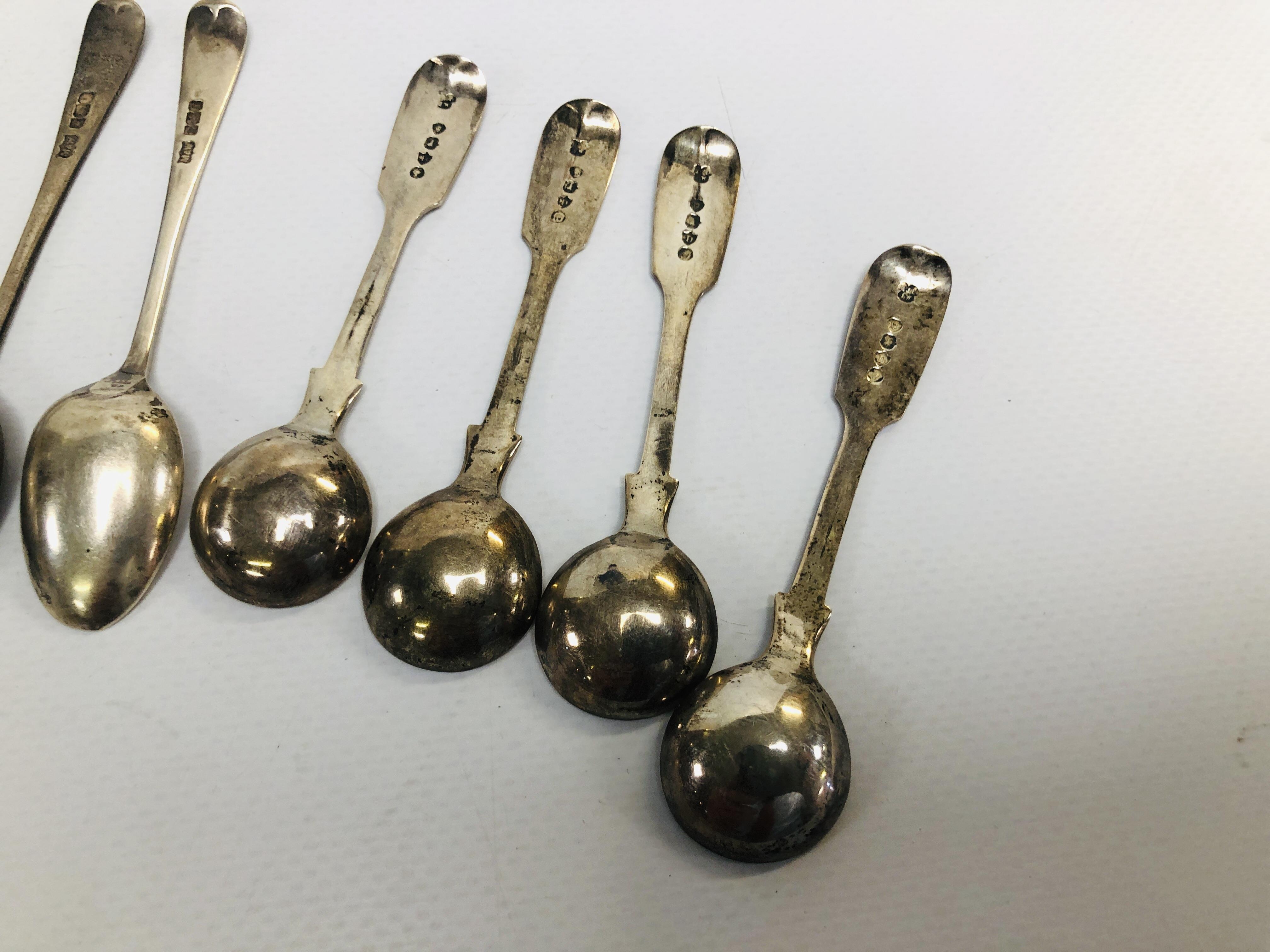 FOUR C19th OLD ENGLISH PATTERN SILVER GILT SALT SPOONS ALONG WITH THREE SILVER EGGS AND TWO SILVER - Bild 4 aus 8