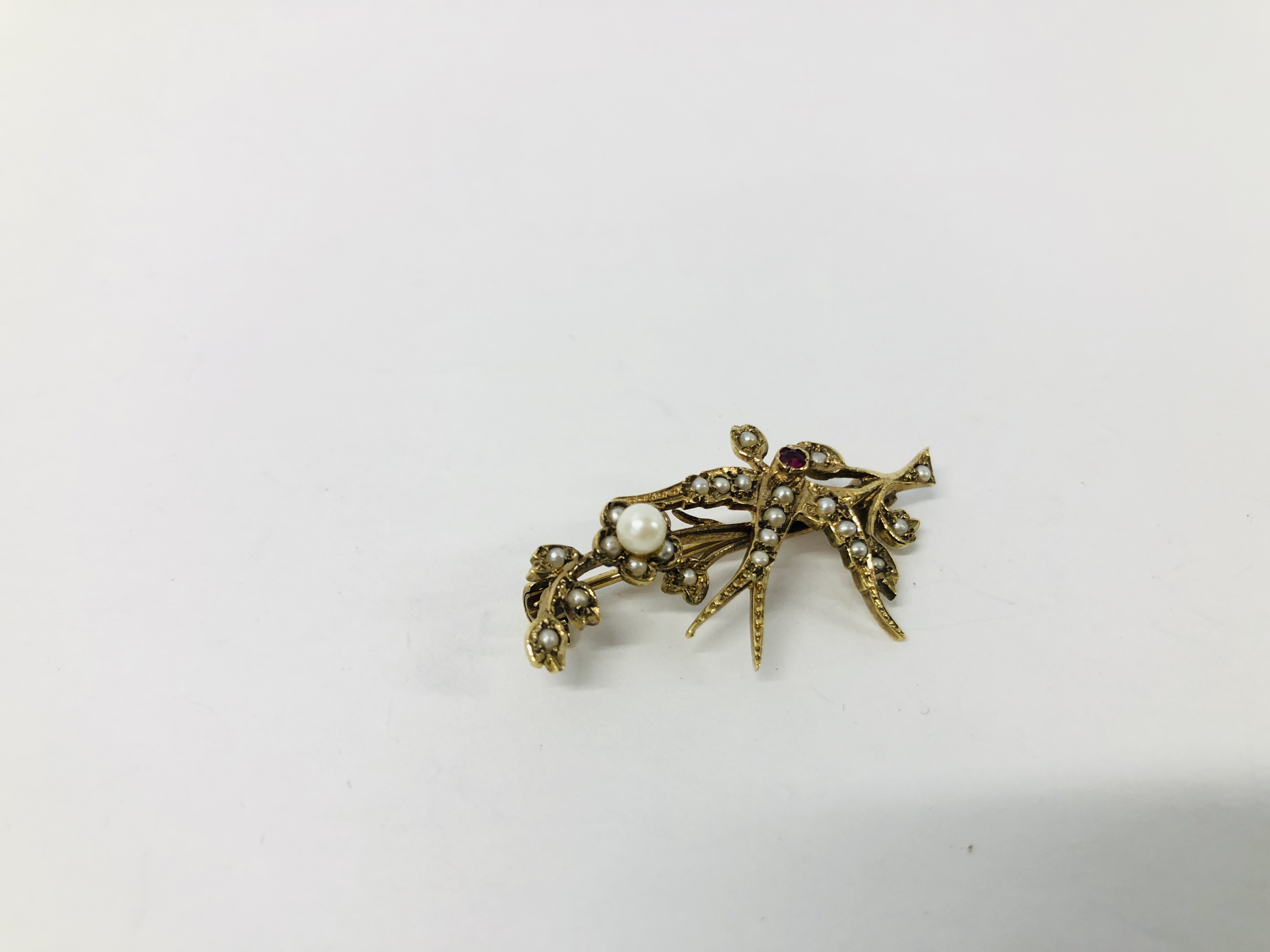 A VINTAGE 9CT. GOLD BAR BROOCH, DEPICTING A SWIFT SET WITH SEED PEARLS AND RUBY SET EYE. - Image 2 of 7