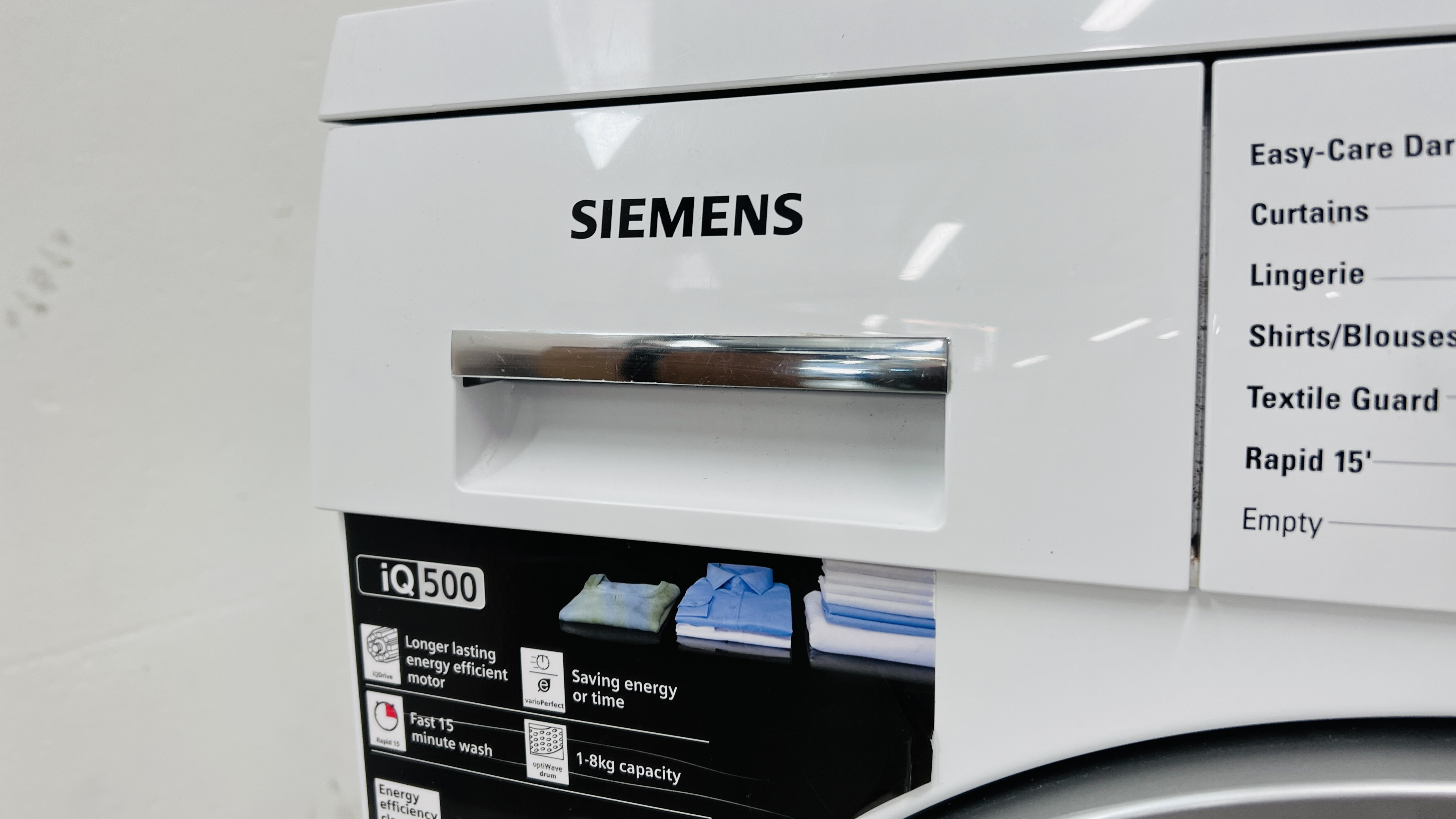 A SIEMENS IQ500 VARIO PERFECT WASHING MACHINE - SOLD AS SEEN. - Image 4 of 10