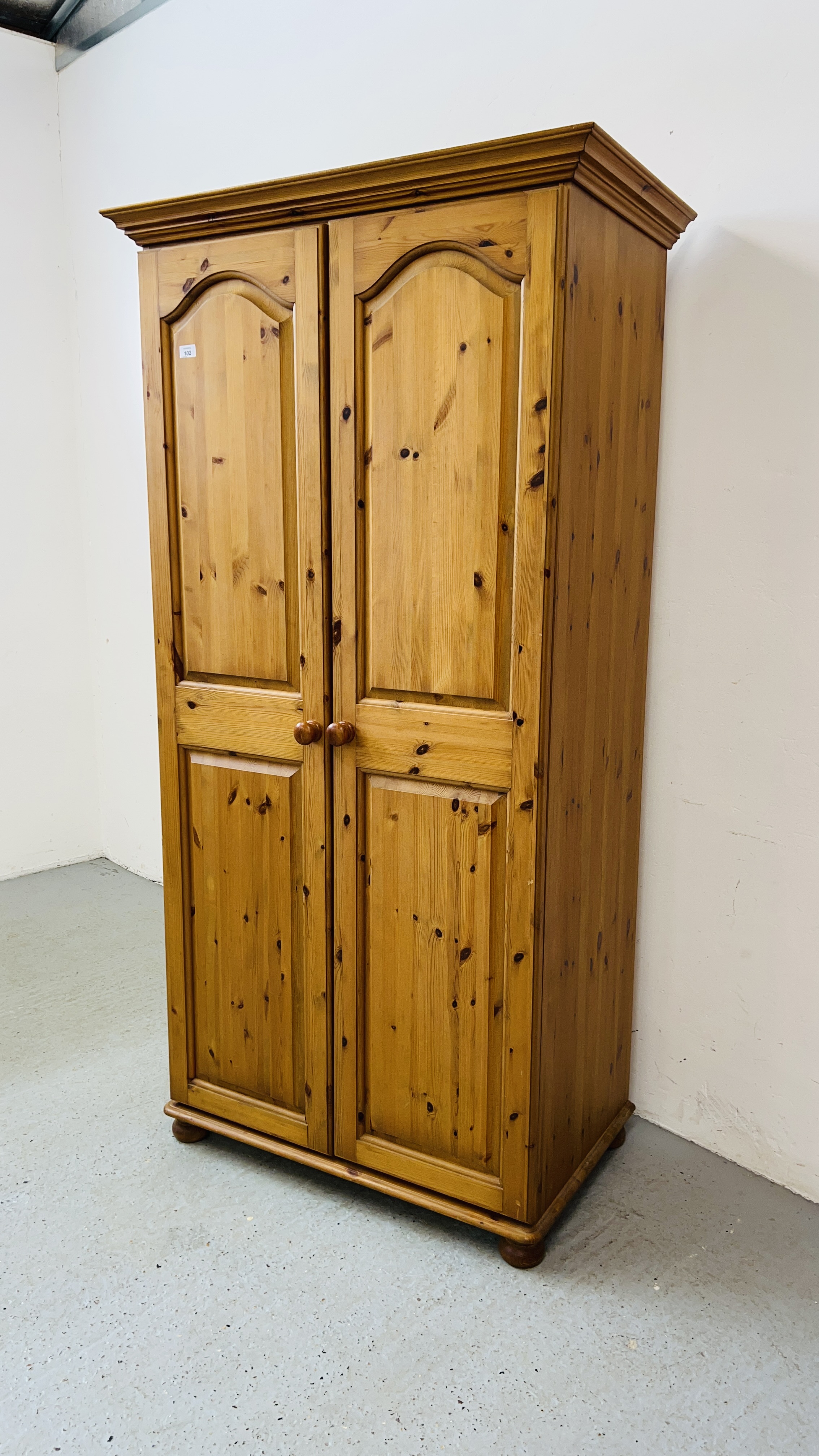 A GOOD QUALITY SOLID HONEY PINE DOUBLE WARDROBE W 96CM, D 56CM, H 188CM. - Image 2 of 8