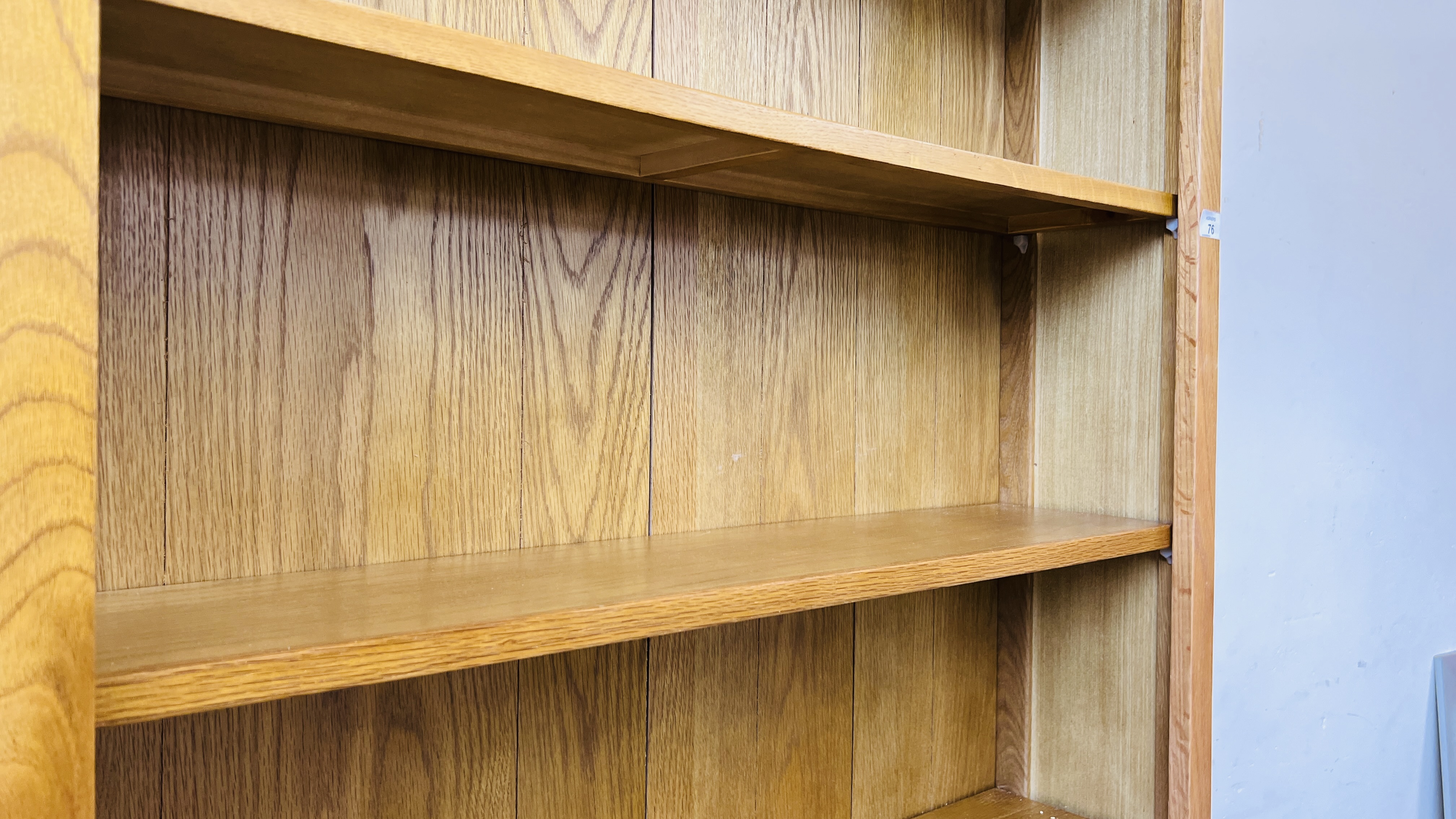 MODERN FULL HEIGHT OAK BOOKSHELF W 90CM, D 23CM, H 200CM. - Image 7 of 7