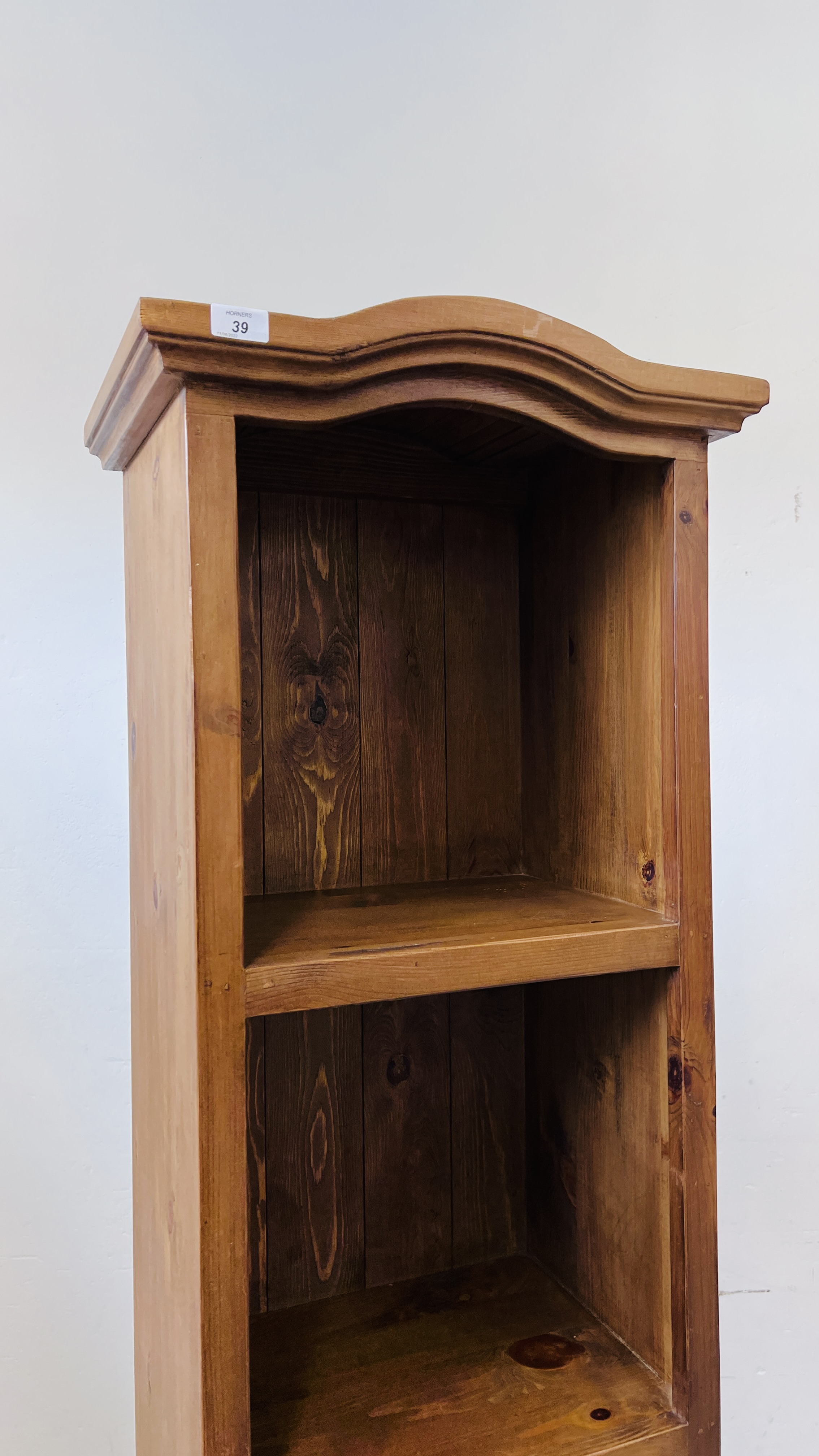 STAINED PINE FOUR TIER NARROW BOOK SHELF WITH SINGLE DRAWER TO BASE 50CM X 35CM X 190CM. - Image 2 of 6