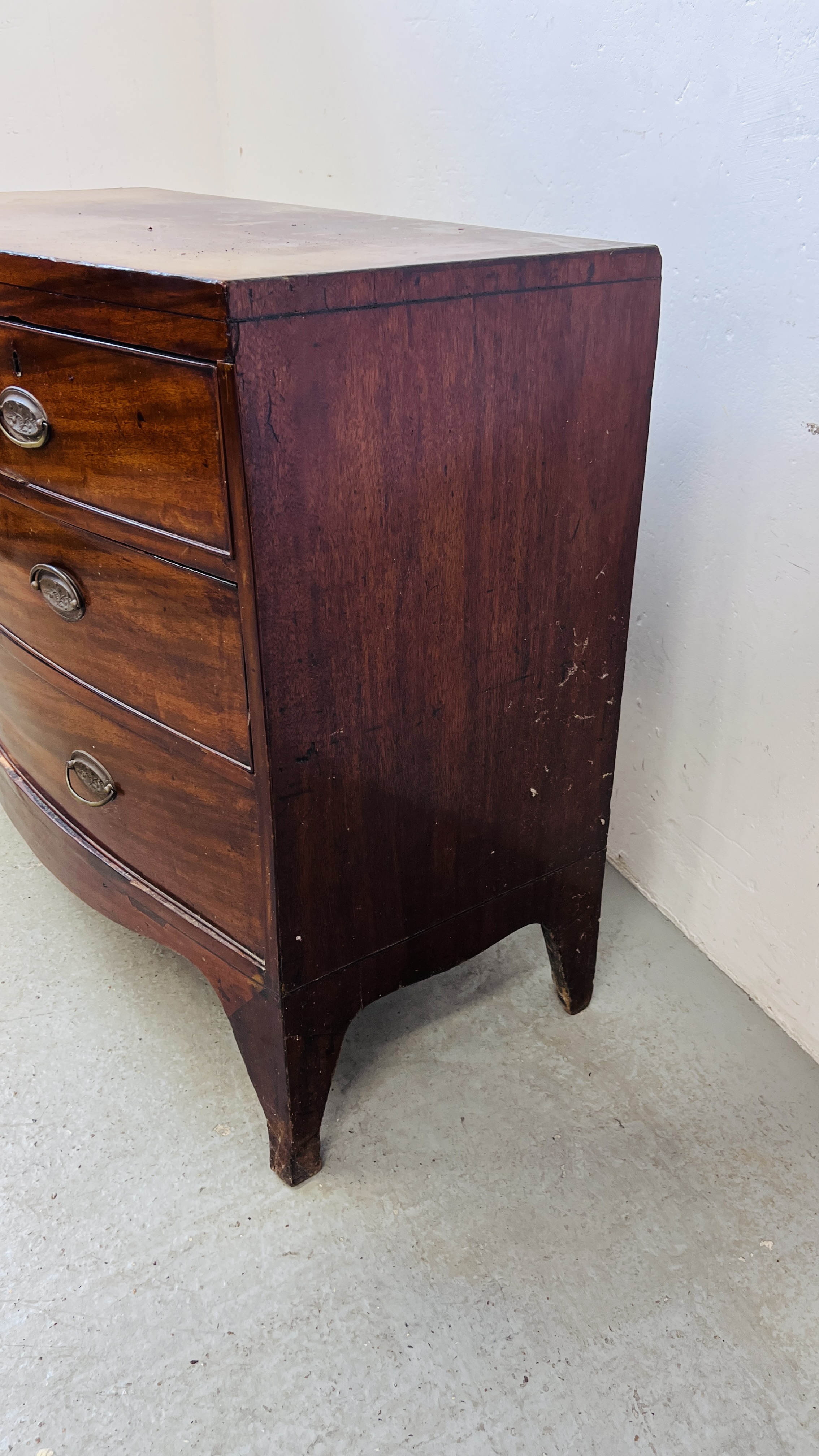 A GEORGE III MAHOGANY BOW FRONT CHEST OF FOUR DRAWERS, LATER HANDLES, A/F CONDITION, W 104CM. - Image 3 of 9