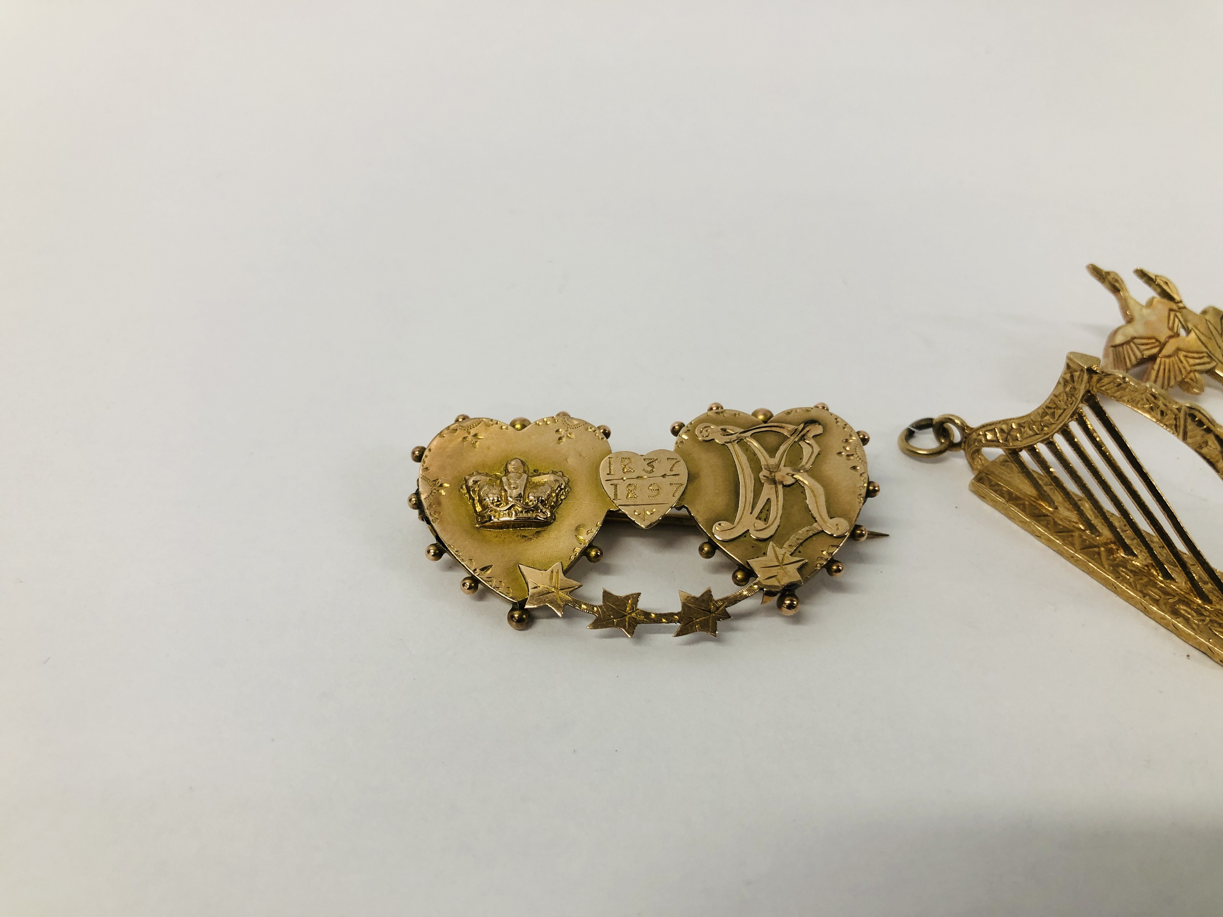 A VINTAGE 9CT. GOLD MIZPAH BROOCH, 9CT. - Image 2 of 8