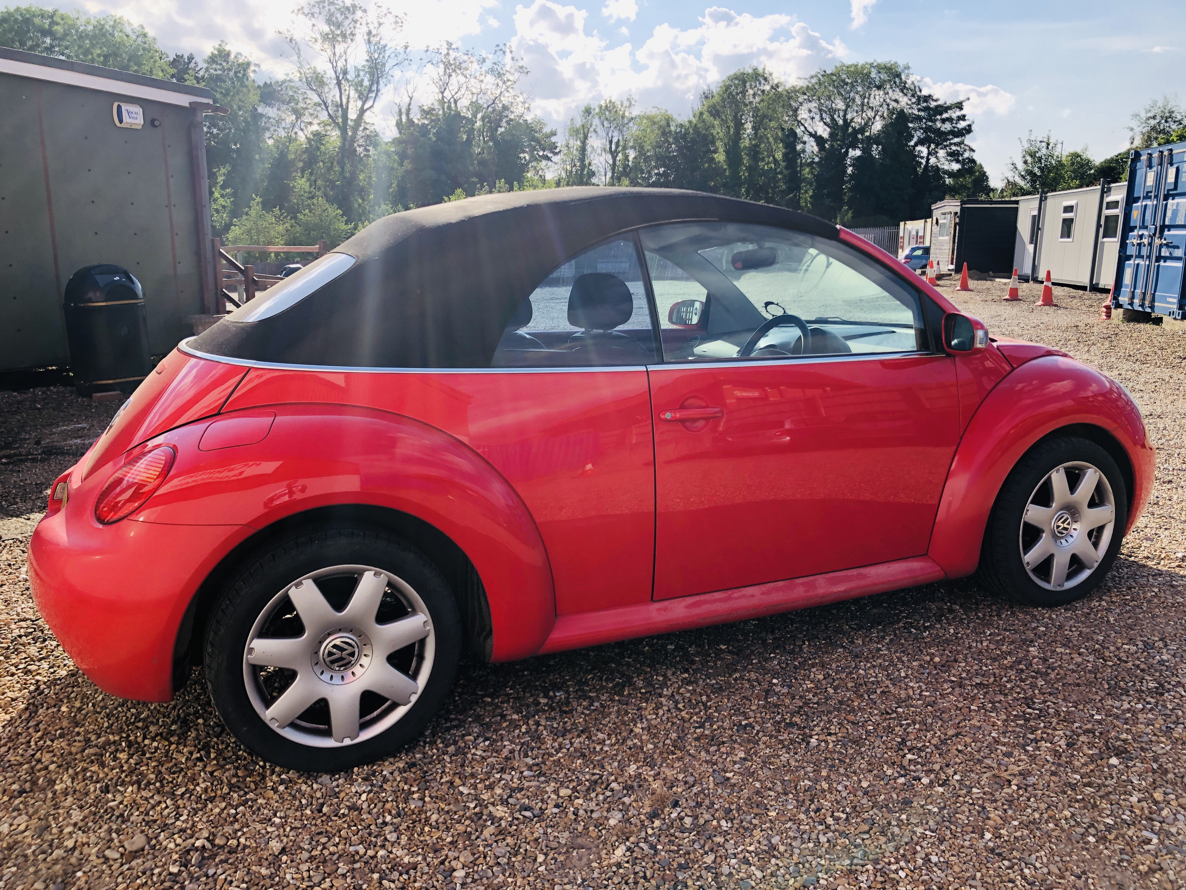 VOLKSWAGEN BEETLE CABRIOLET CONVERTIBLE - GP03 BVY. FIRST REG: 23.05.2003. RED. 1984cc. PETROL. - Image 4 of 15