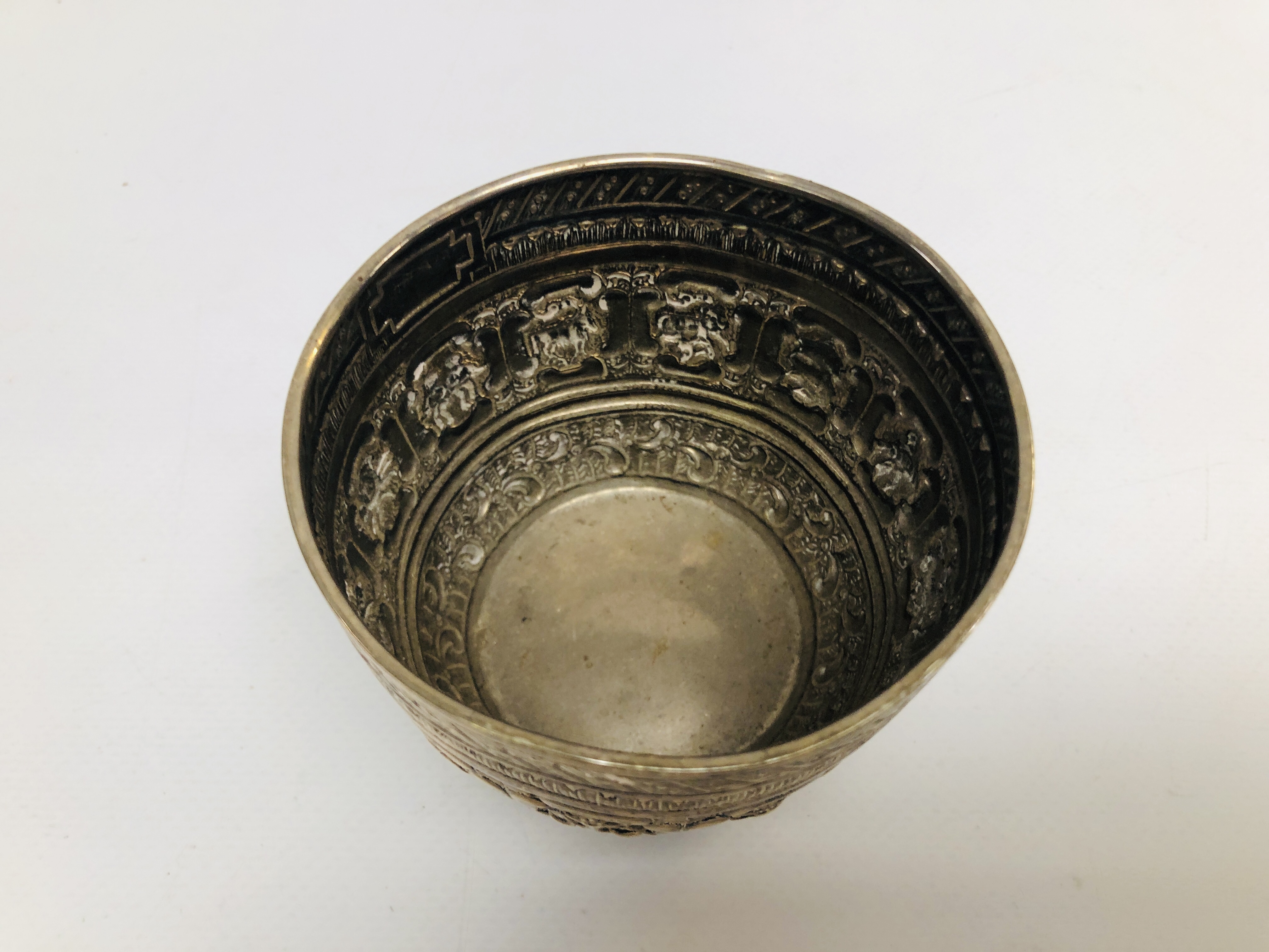 AN UNUSUAL SILVER SUGAR BOWL AND CREAM JUG EMBOSSED DECORATION DEPICTING ANIMALS, - Image 10 of 14