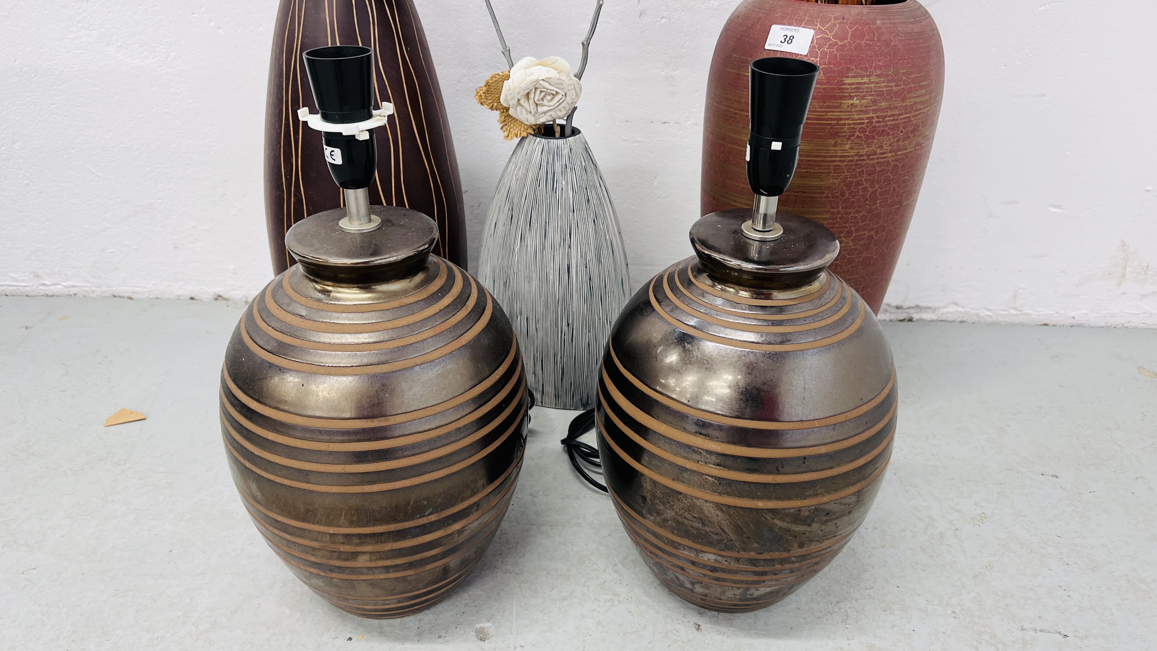TWO MODERN DESIGNER VASES CONTAINING VARIOUS GRASSES ALONG WITH A PAIR OF DESIGNER POTTERY LAMPS - Image 2 of 6