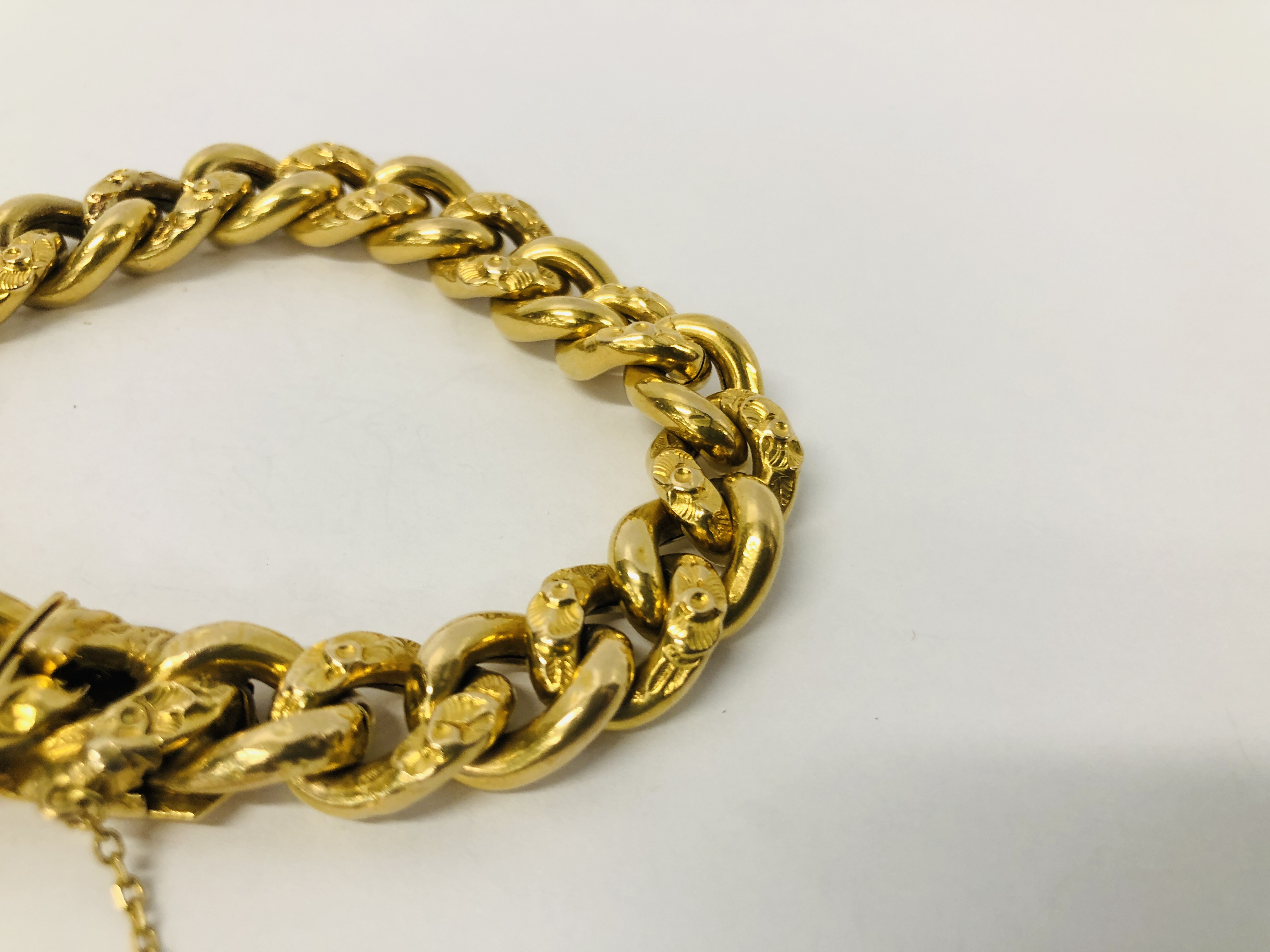 VINTAGE YELLOW METAL CURB BRACELET WITH SAFETY CHAIN (INDISTINCT MARKS). - Image 4 of 11