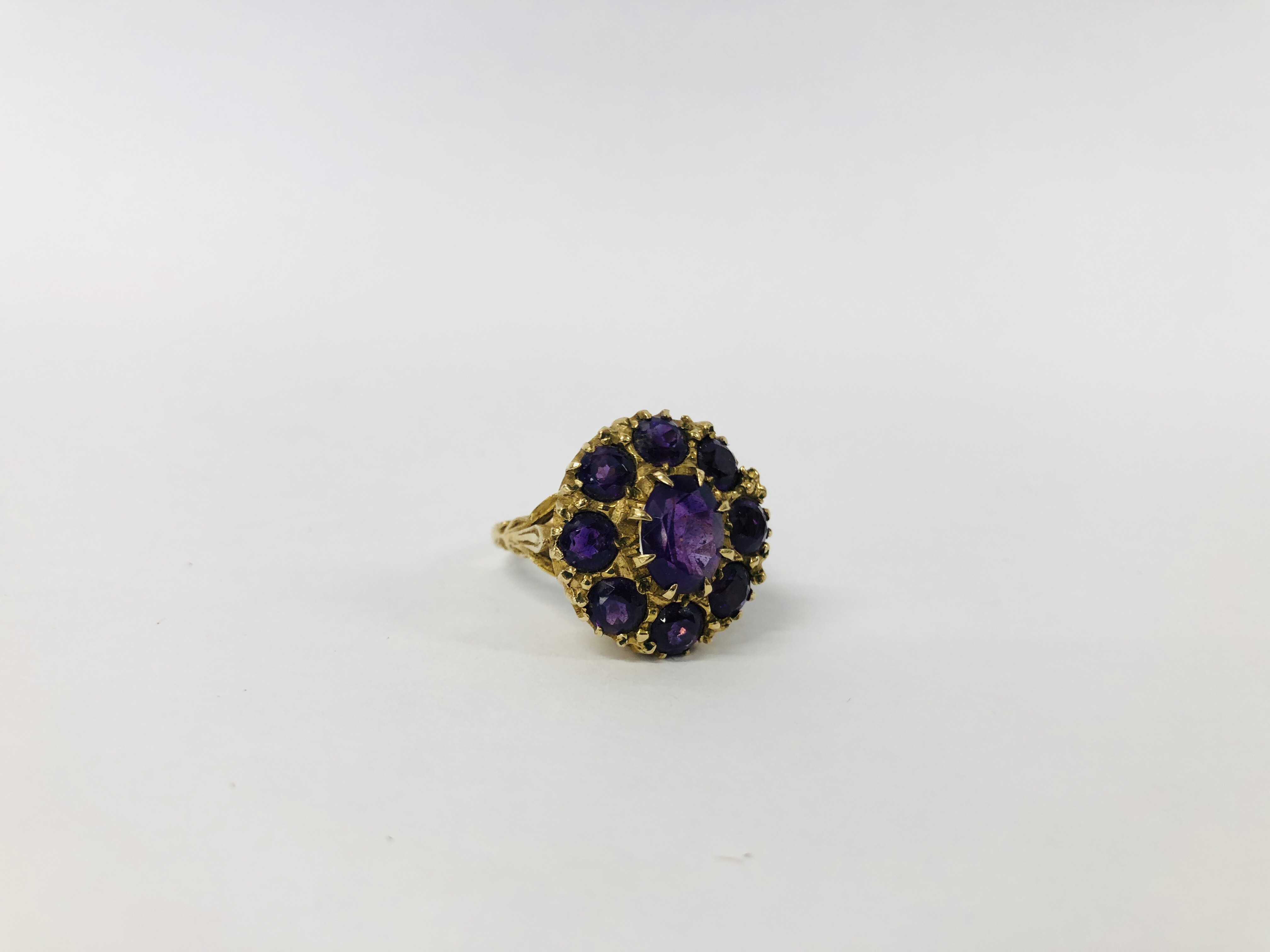 A 9CT. GOLD AMETHYST CLUSTER RING.