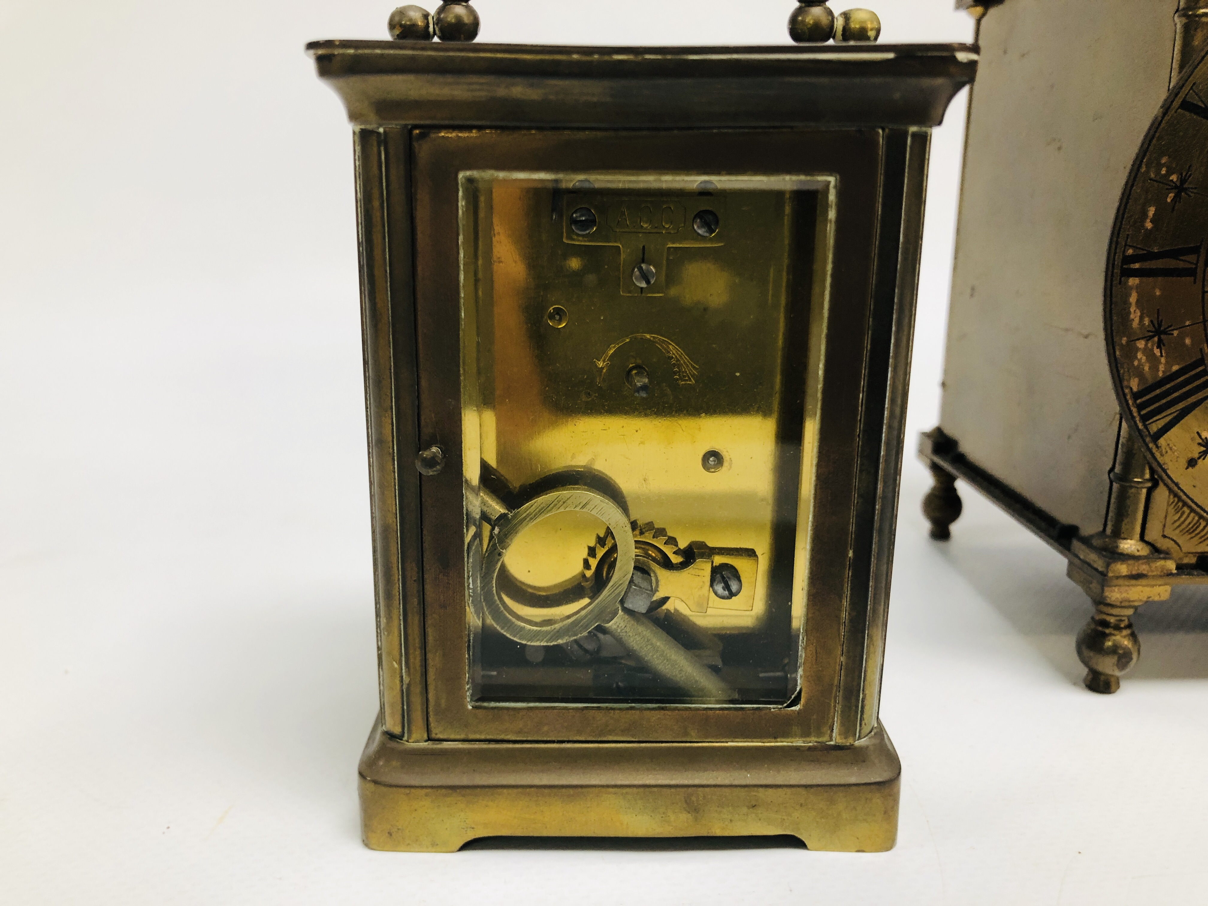 A FRENCH CARRIAGE CLOCK, THE FACE BEING PLASTIC + A MANTEL CLOCK OF LANTERN FORM. - Image 5 of 12