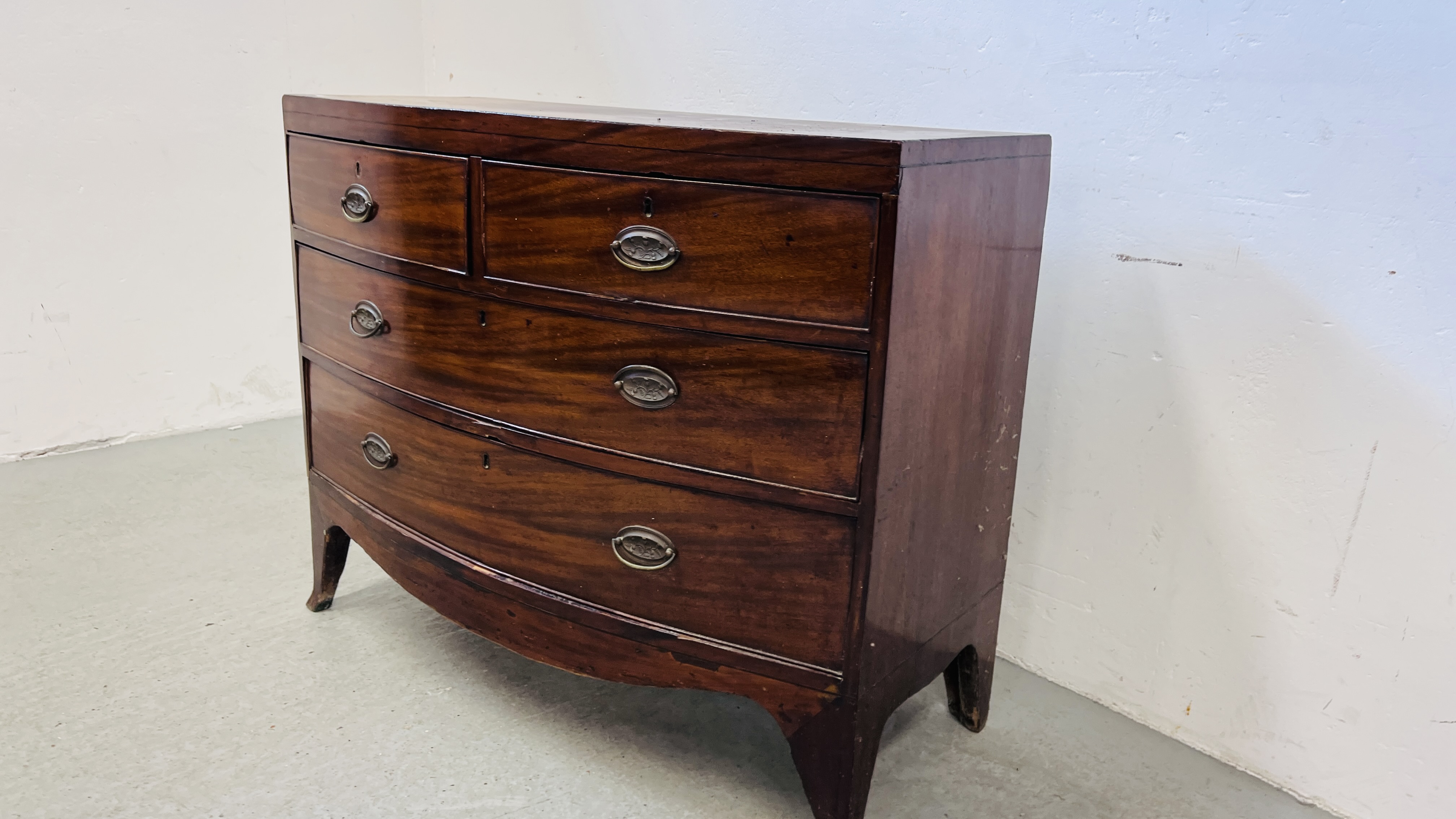 A GEORGE III MAHOGANY BOW FRONT CHEST OF FOUR DRAWERS, LATER HANDLES, A/F CONDITION, W 104CM. - Image 9 of 9