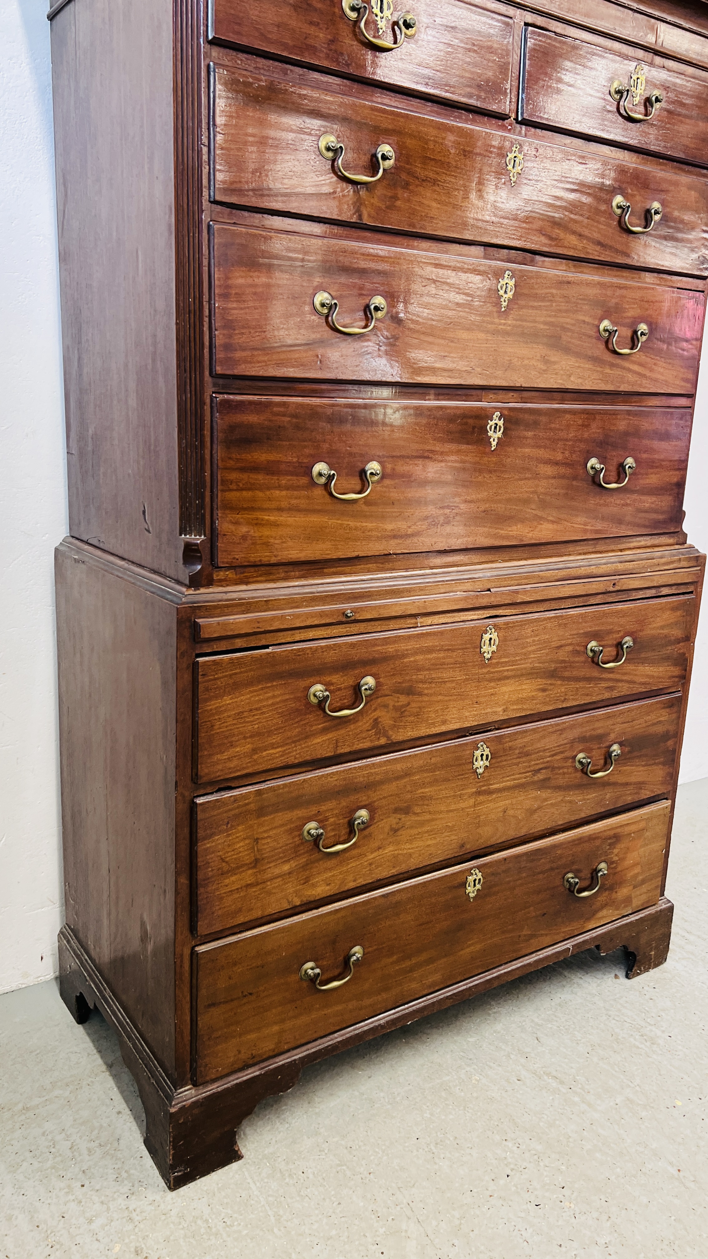 A GEORGE III MAHOGANY CHEST ON CHEST, RETAINING ORIGINAL HANDLES, THE BASE WITH BRUSHING SLIDE, - Image 3 of 17