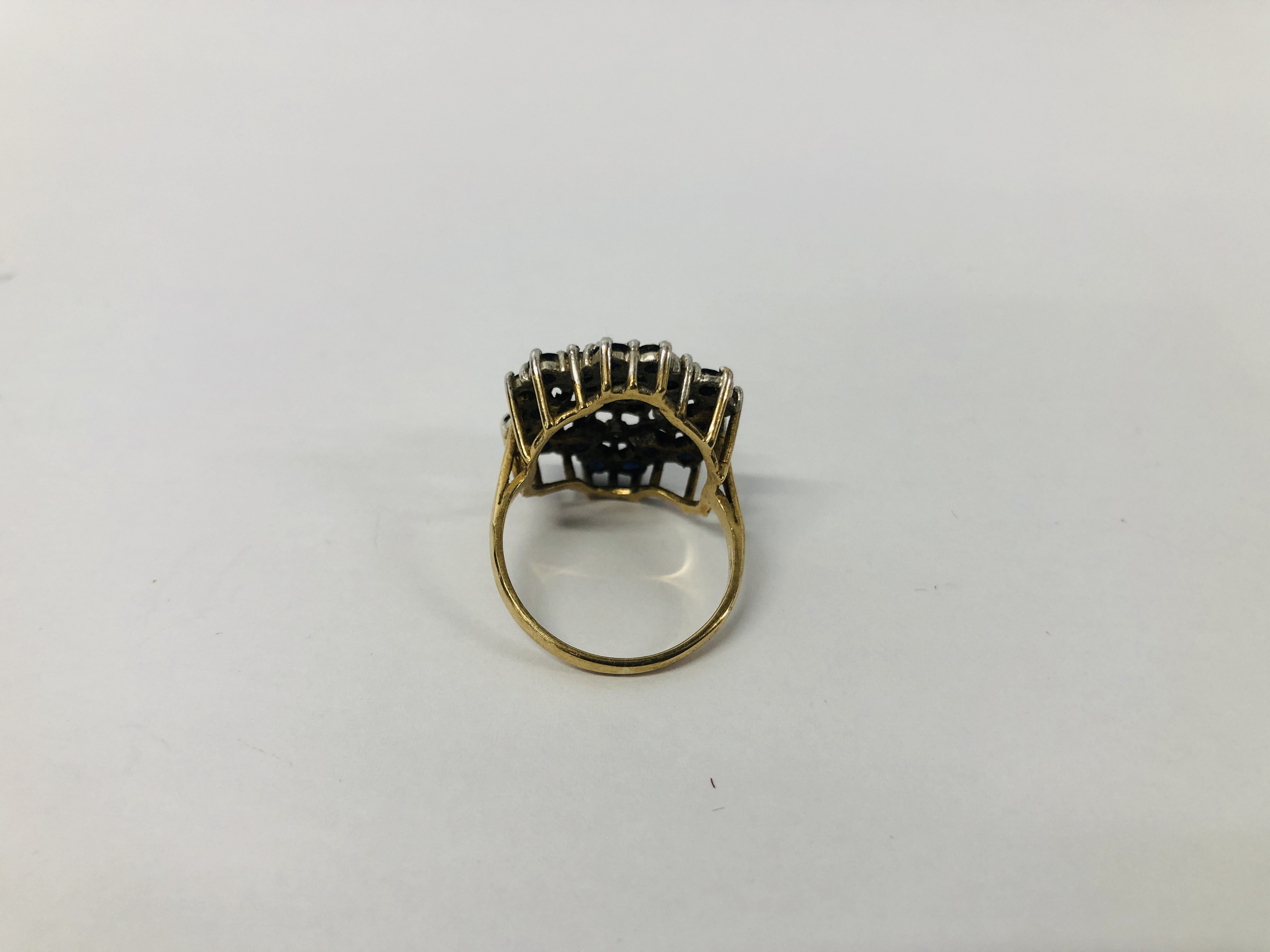 A 9CT. GOLD DIAMOND AND SAPPHIRE RING, SETTING OF FLOWER HEAD DESIGN. - Image 5 of 7