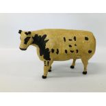 A VINTAGE DISPLAY MODEL OF A COW HEIGHT 25.5CM LENGTH 38CM.