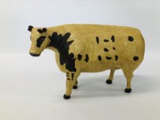 A VINTAGE DISPLAY MODEL OF A COW HEIGHT 25.5CM LENGTH 38CM.