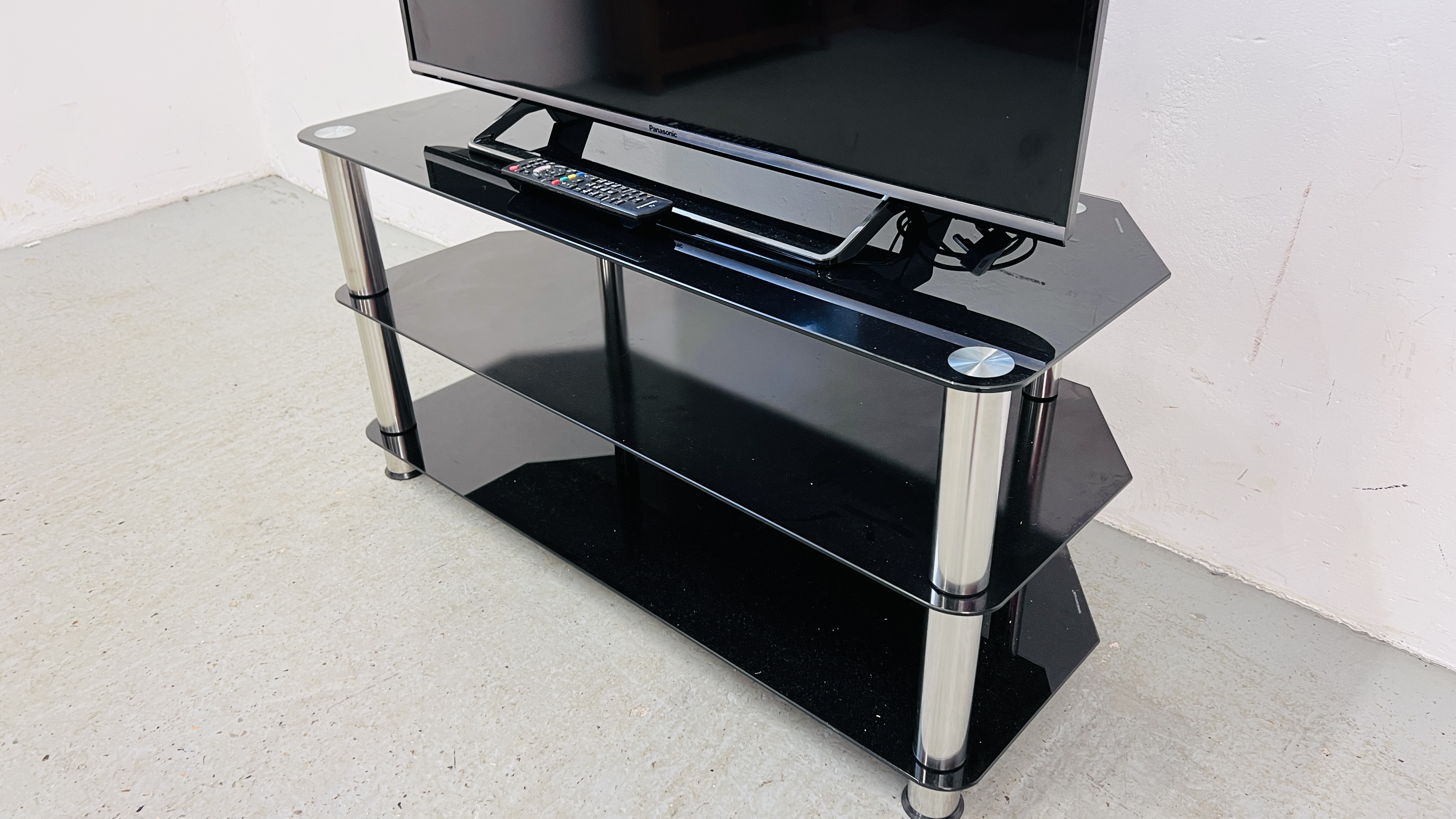 A PANASONIC 40 INCH LED TELEVISION ON THREE TIER GLASS STAND COMPLETE WITH REMOTE - SOLD AS SEEN. - Image 5 of 5