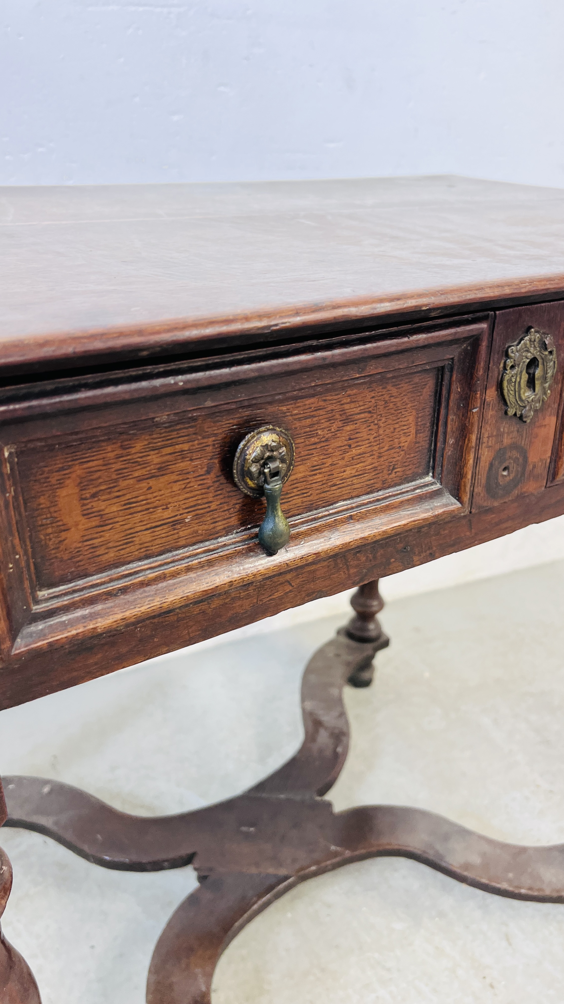 A LATE C17th OAK SINGLE DRAWER SIDE TABLE WITH A WAVY X STRETCHER, W 88CM. - Image 10 of 15