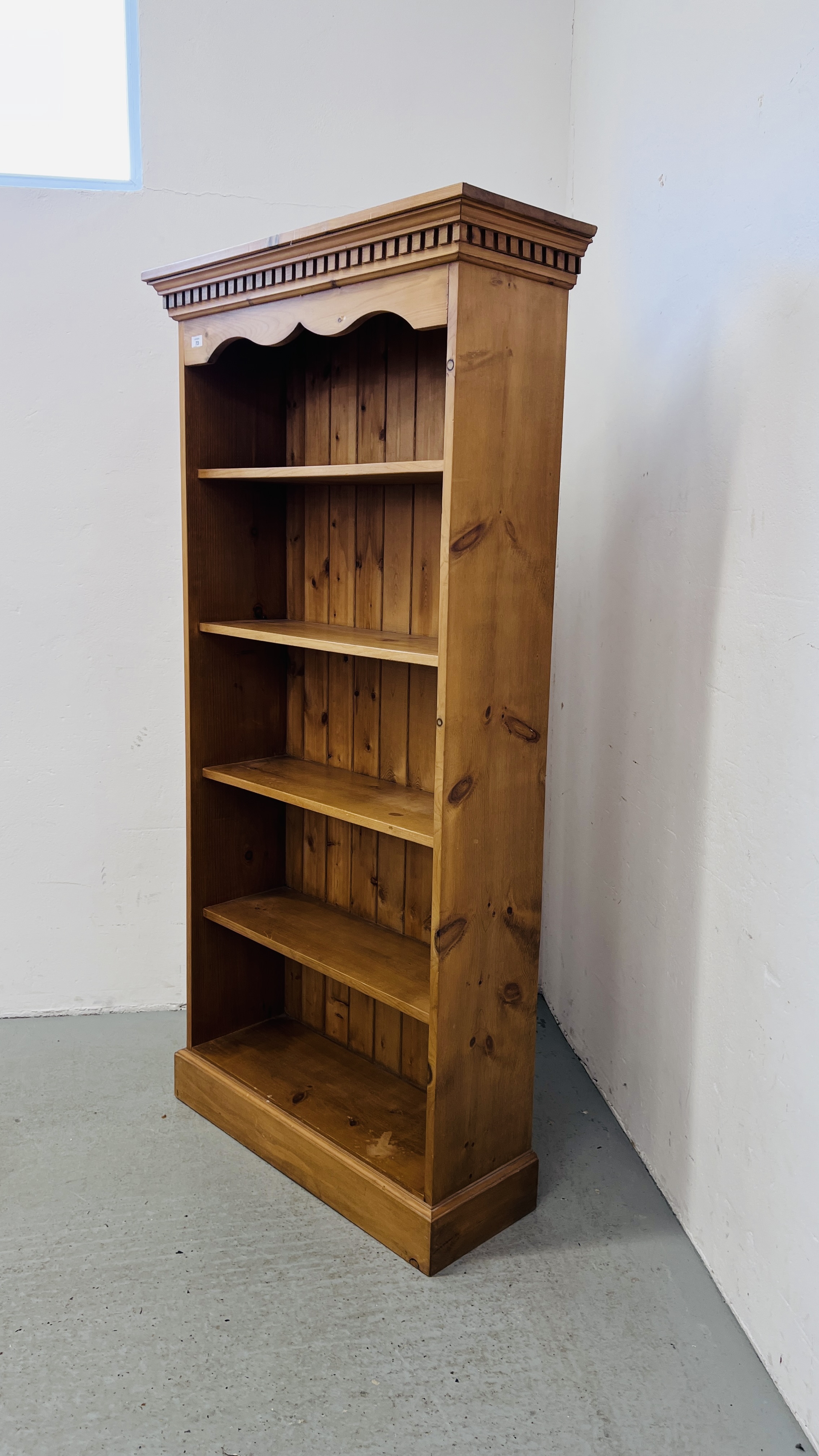 A MODERN SOLID WAXED PINE FULL HEIGHT BOOKSHELF W 91CM, D 34CM, H 184CM. - Image 3 of 8