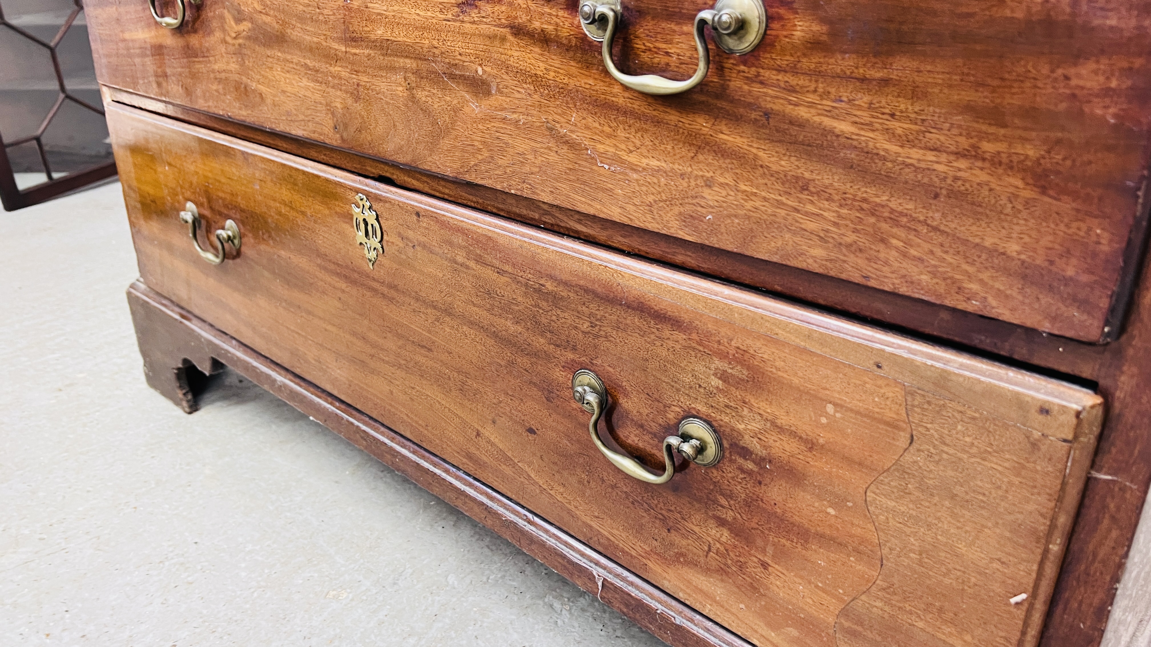 A GEORGE III MAHOGANY CHEST ON CHEST, RETAINING ORIGINAL HANDLES, THE BASE WITH BRUSHING SLIDE, - Image 12 of 17