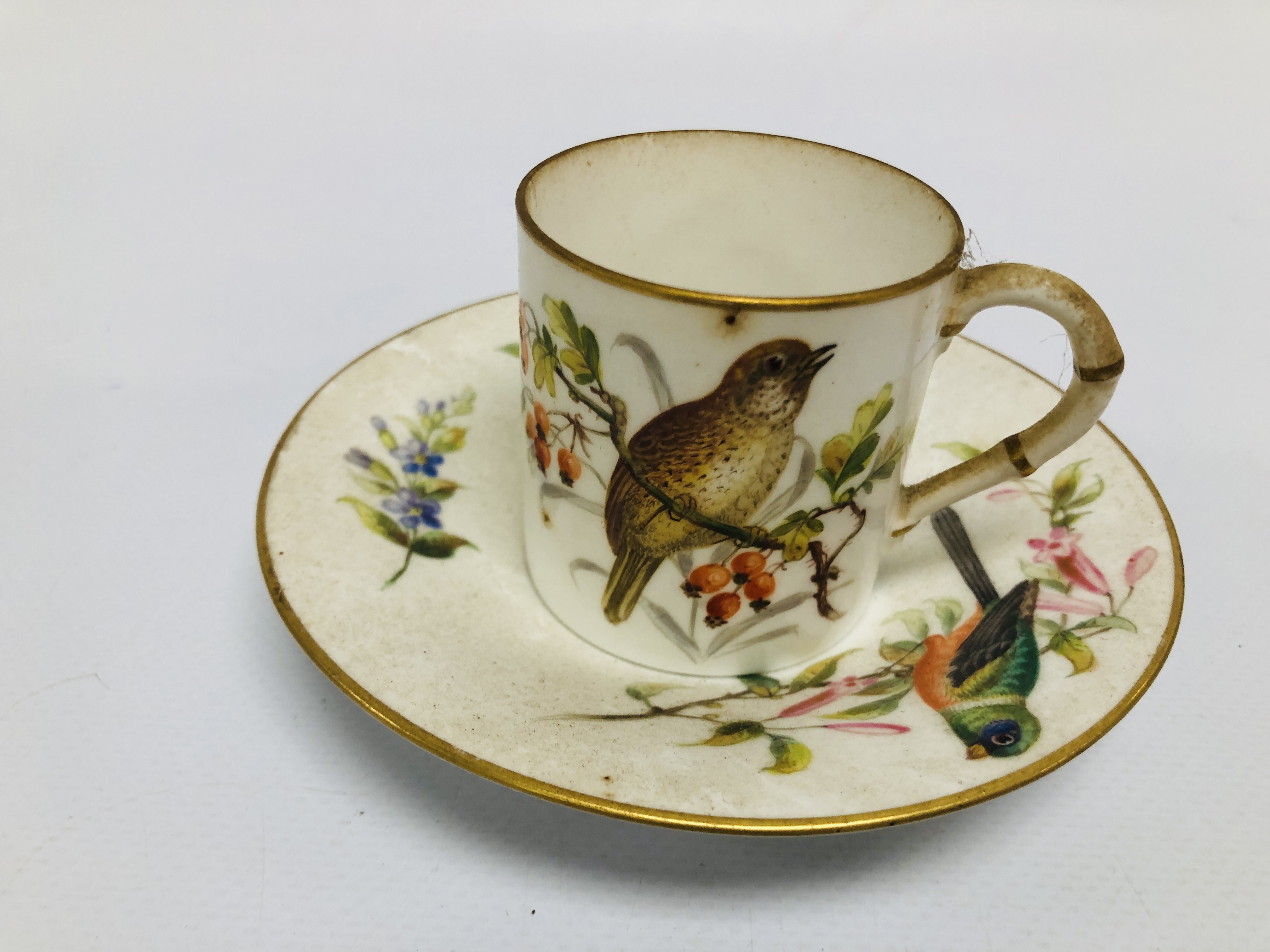 A GERMAN HARDPASTE MINIATURE FIGURE OF A SEATED MUSICIAN A/F, C19TH DERBY CUP AND SAUCER, - Image 20 of 21