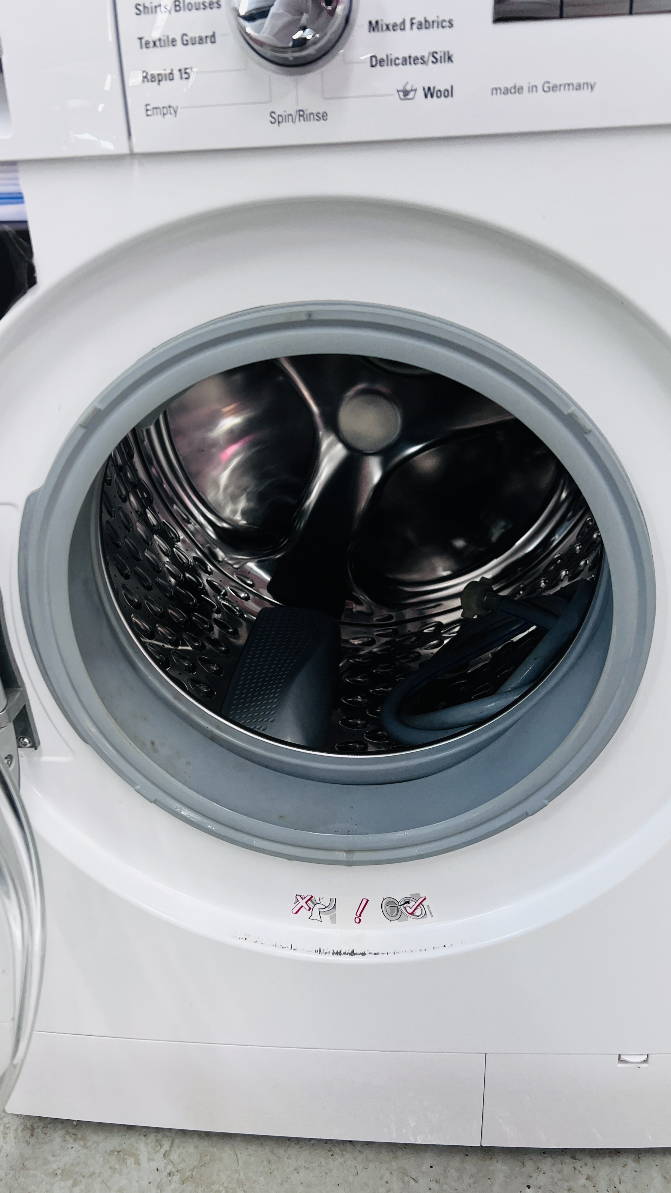 A SIEMENS IQ500 VARIO PERFECT WASHING MACHINE - SOLD AS SEEN. - Image 7 of 10